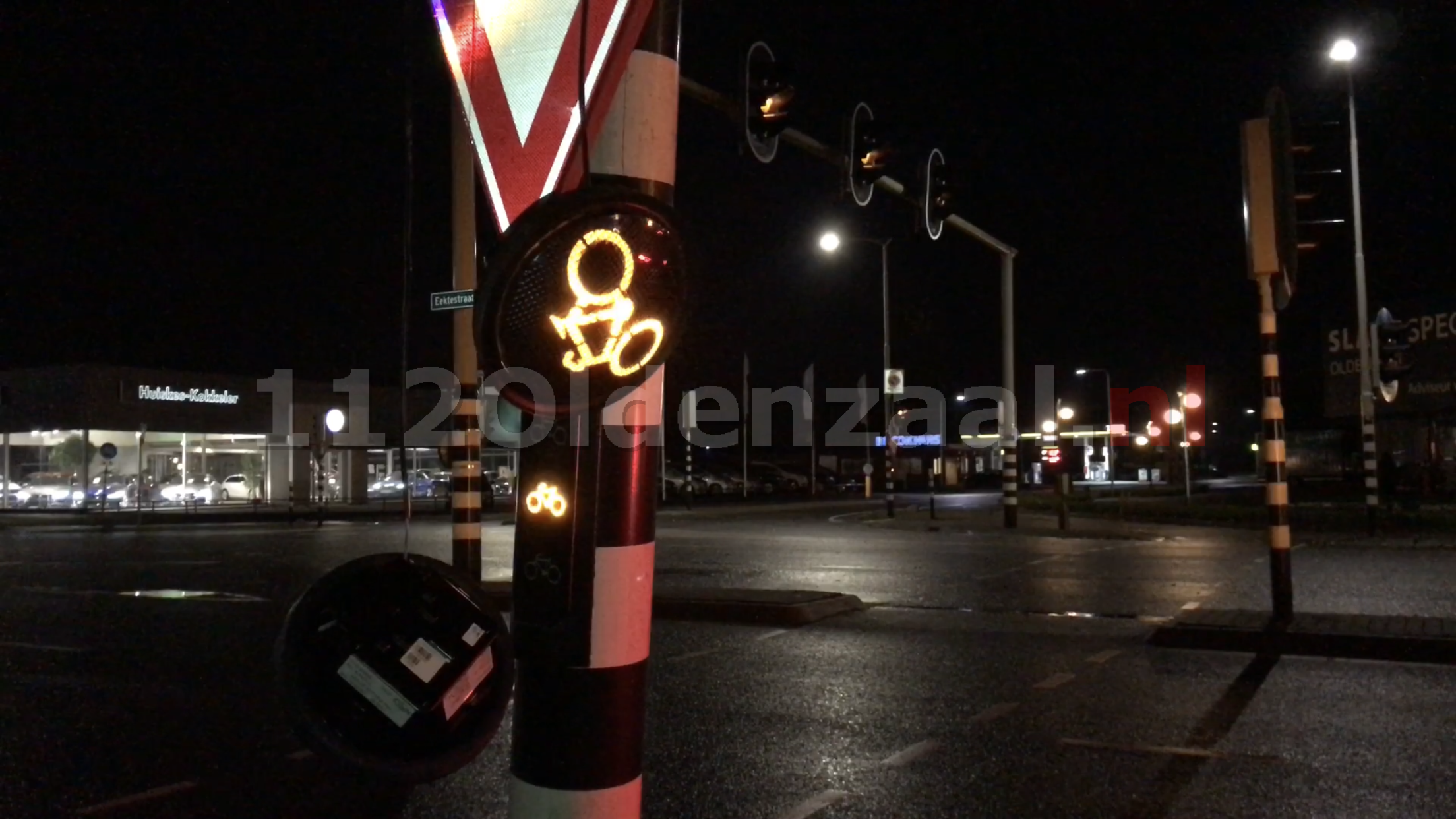 Video: Verkeerslichten kruising Eektestraat buiten werking door aanrijding