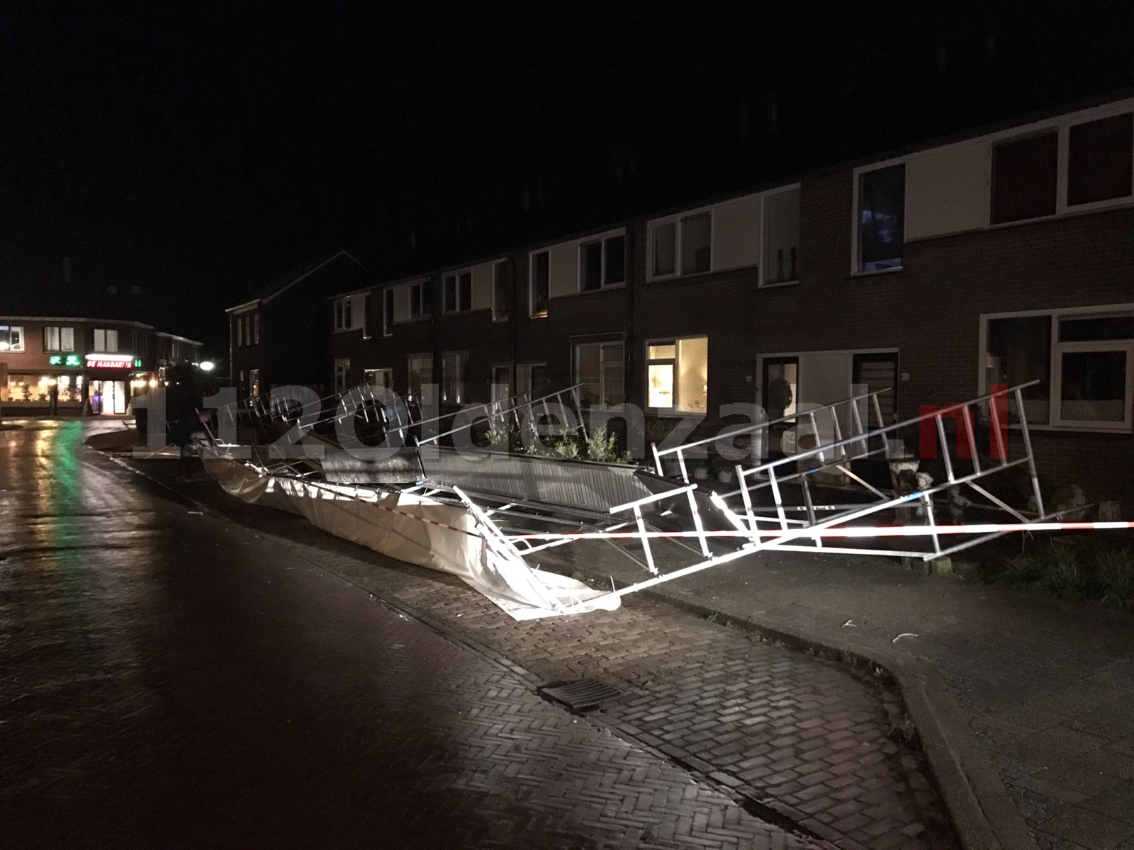 Steiger waait om aan de Bentinckstraat in Oldenzaal