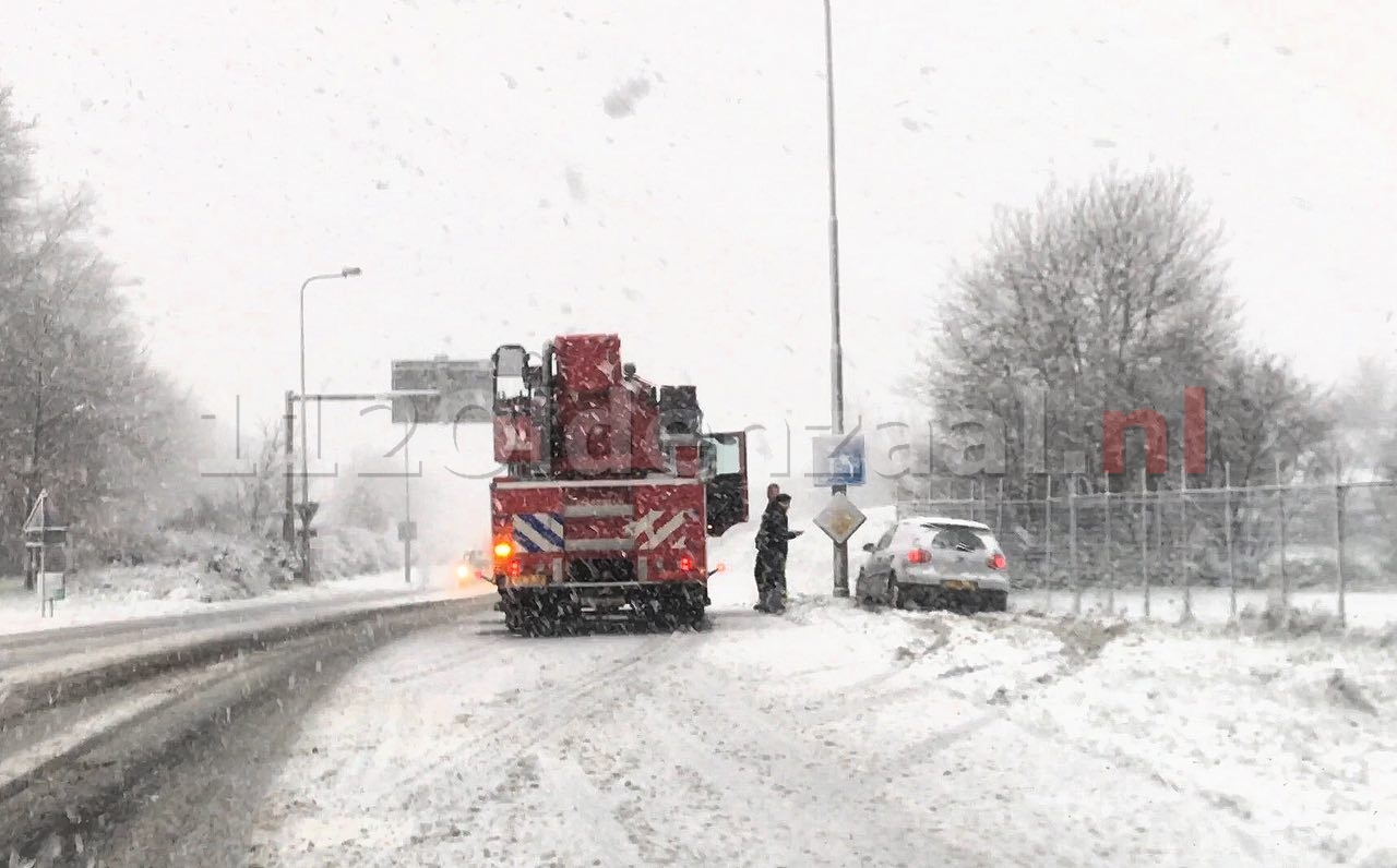 Code oranje; Sneeuwval zorgt voor problemen op de weg