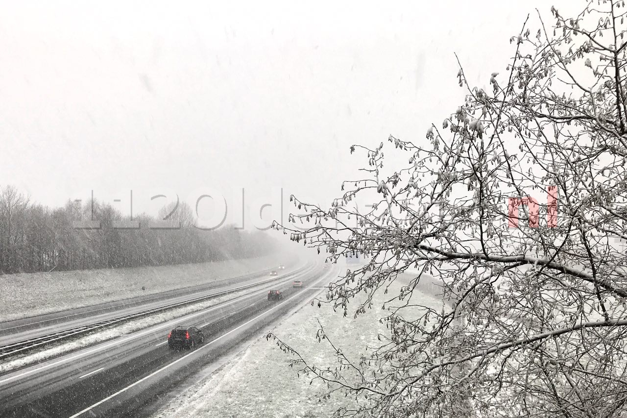 WEERALARM: Code Rood wegens grootschalige gladheid en sneeuw