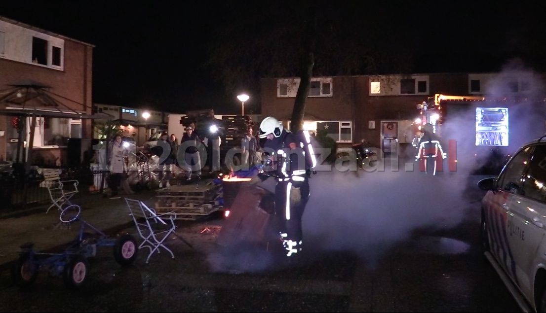 foto 2: Politie rukt massaal uit voor incident aan Het Nardusboer Oldenzaal