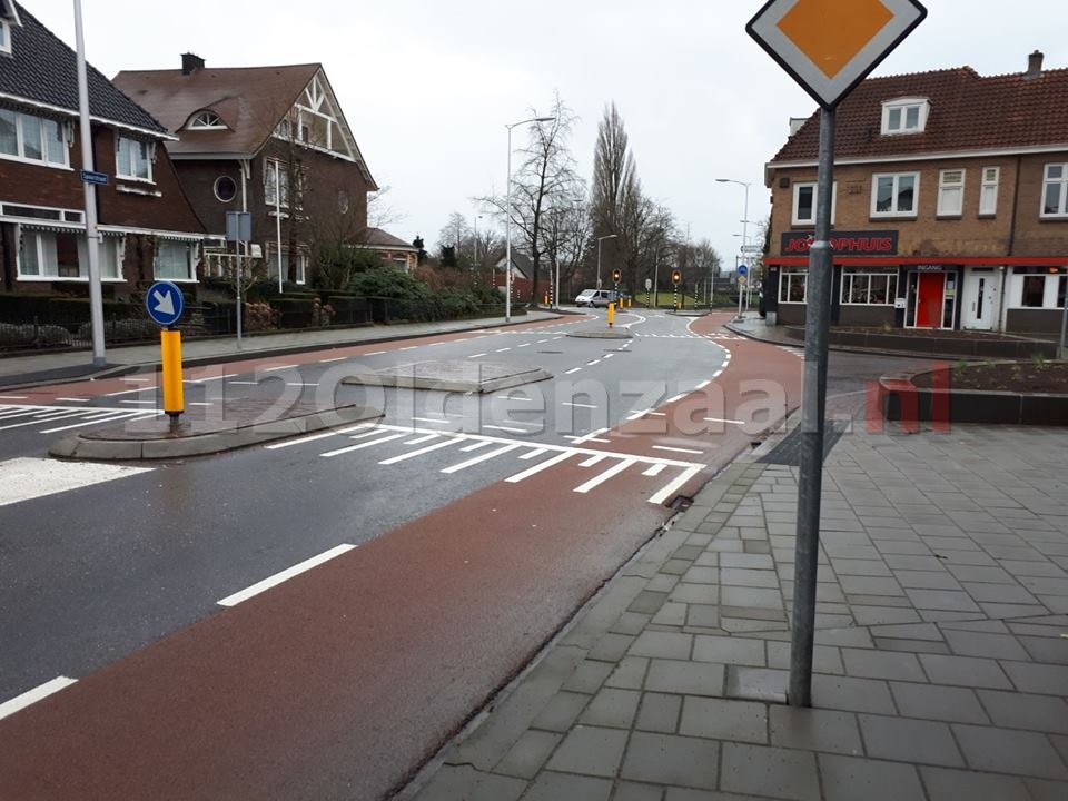 Politie zoekt automobilist en getuigen van aanrijding Spoorstraat Oldenzaal