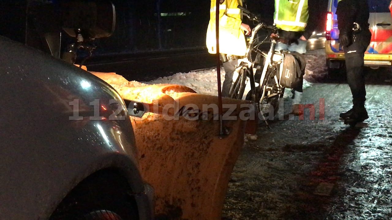 VIDEO: Fietser gewond naar het ziekenhuis na aanrijding met sneeuwschuiver