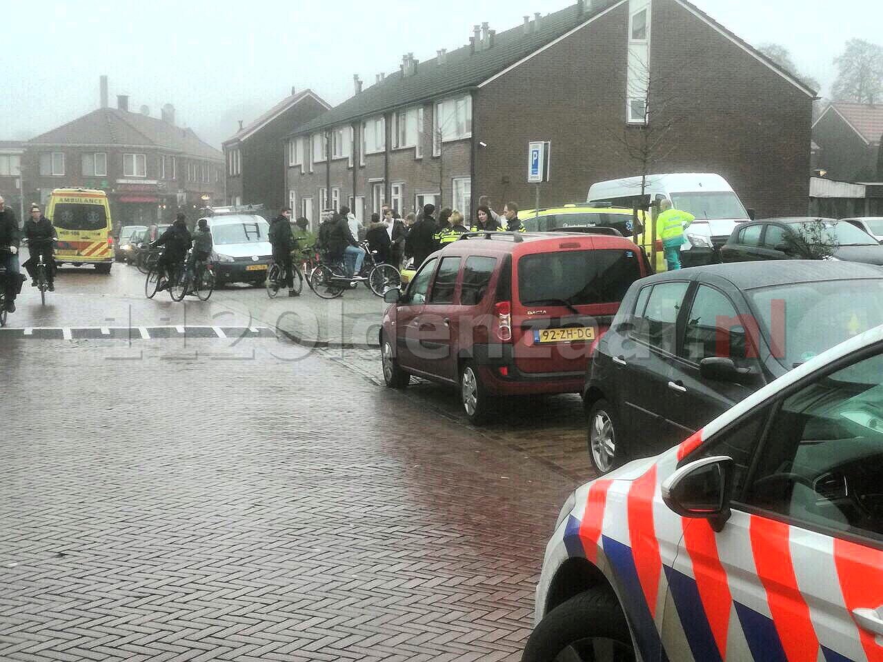 Fietser gewond naar het ziekenhuis na aanrijding met auto