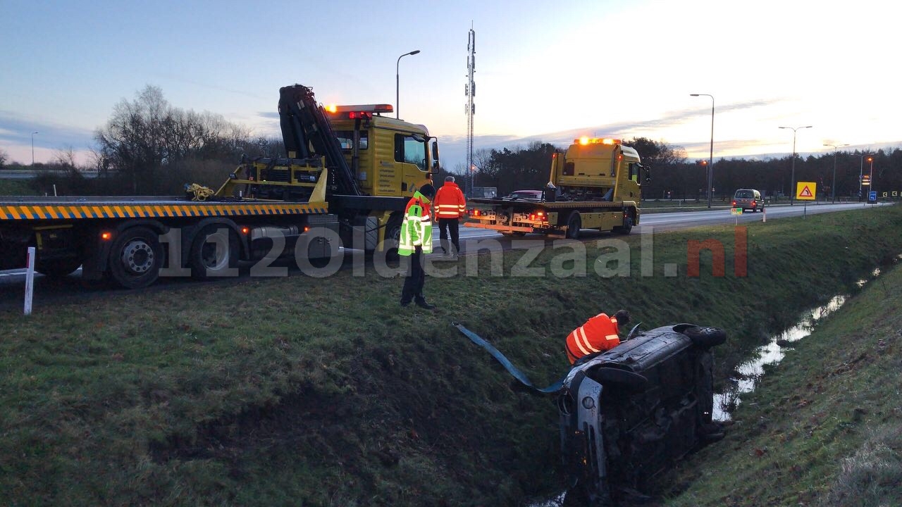 Auto belandt in sloot langs A1 bij Oldenzaal; bestuurder spoorloos