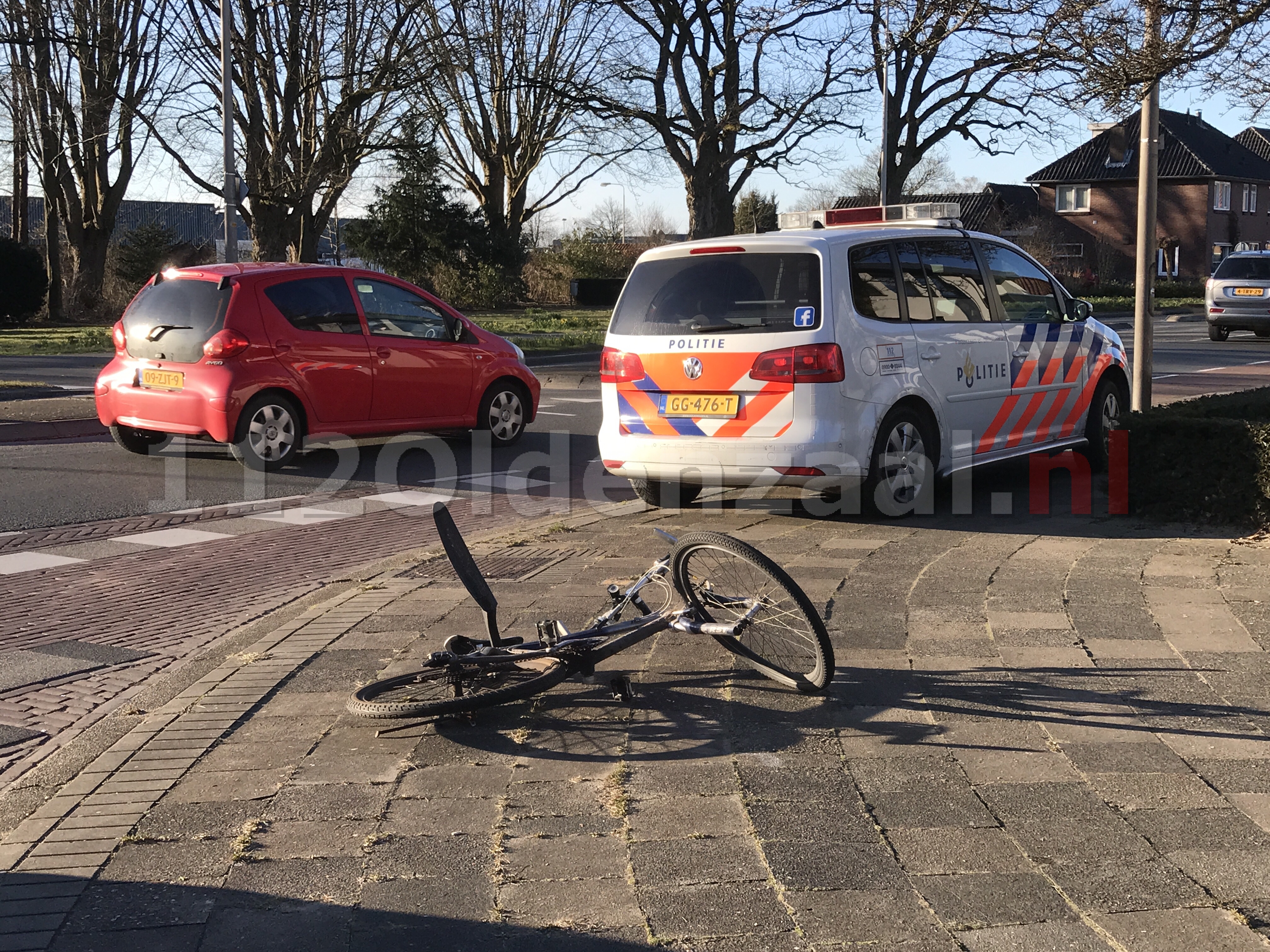 Fietser gewond naar het ziekenhuis na aanrijding met auto in Oldenzaal