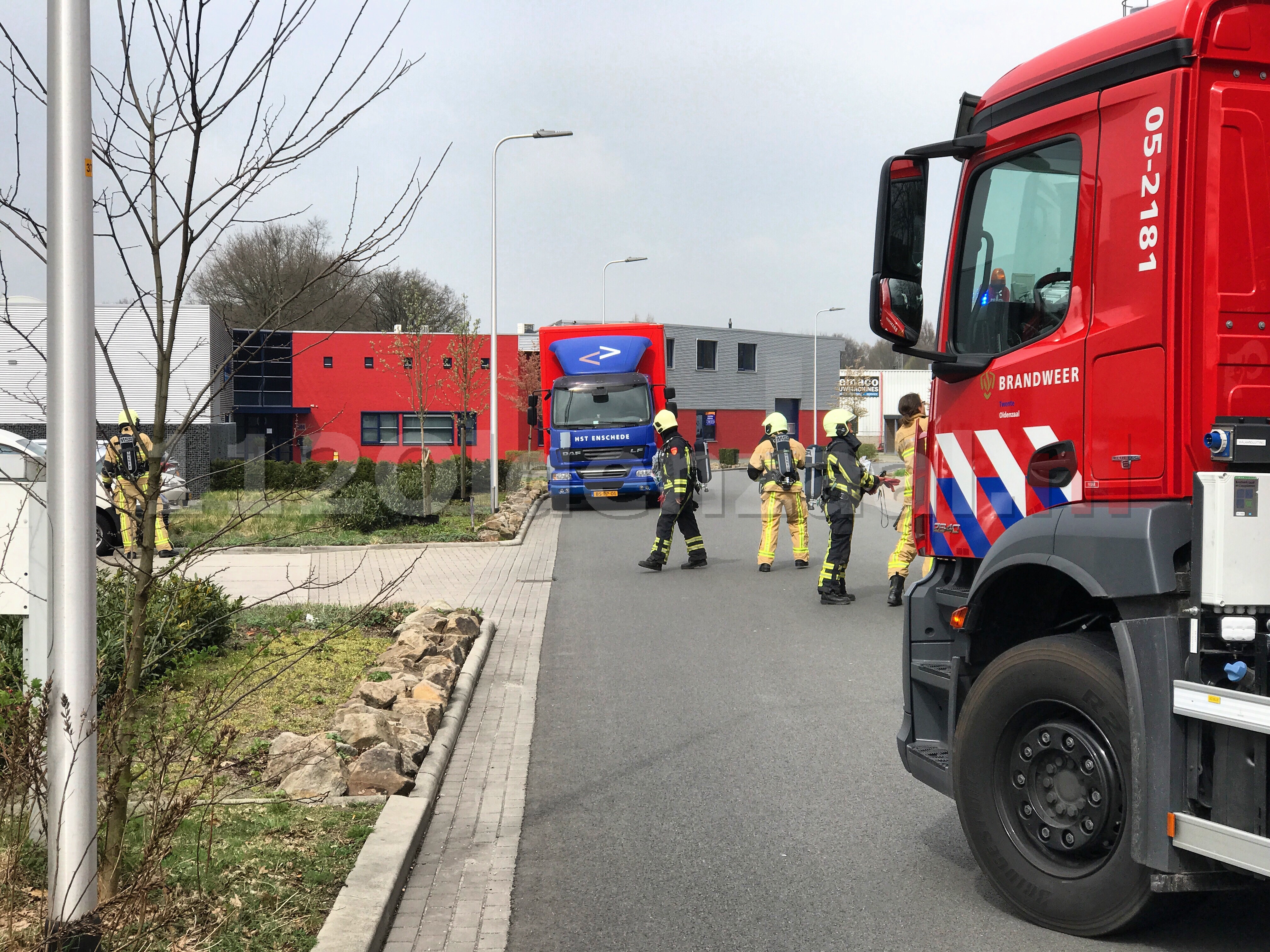 Vrachtwagen lekt gevaarlijke stof; Kleibultweg afgezet