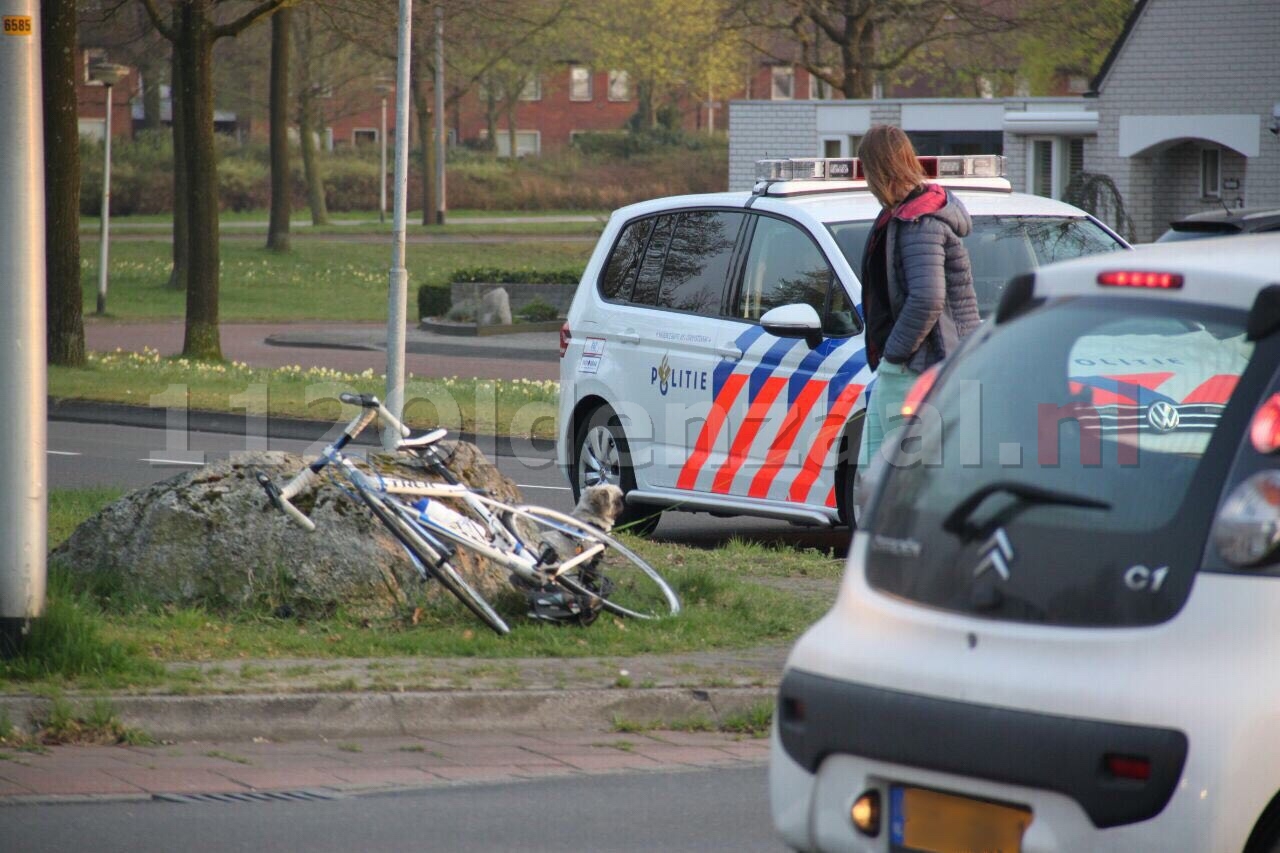 Wielrenner gewond na aanrijding met auto in Oldenzaal