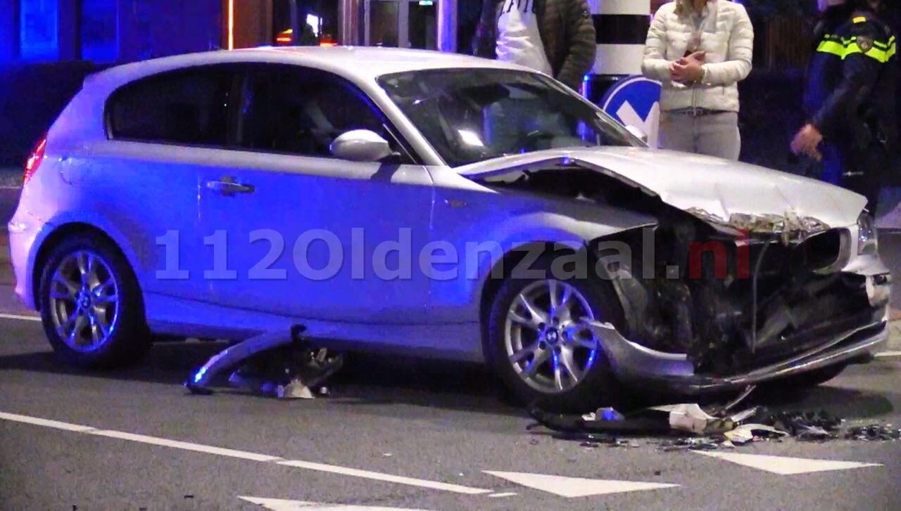 Forse schade na aanrijding tussen auto en vrachtwagen in Oldenzaal