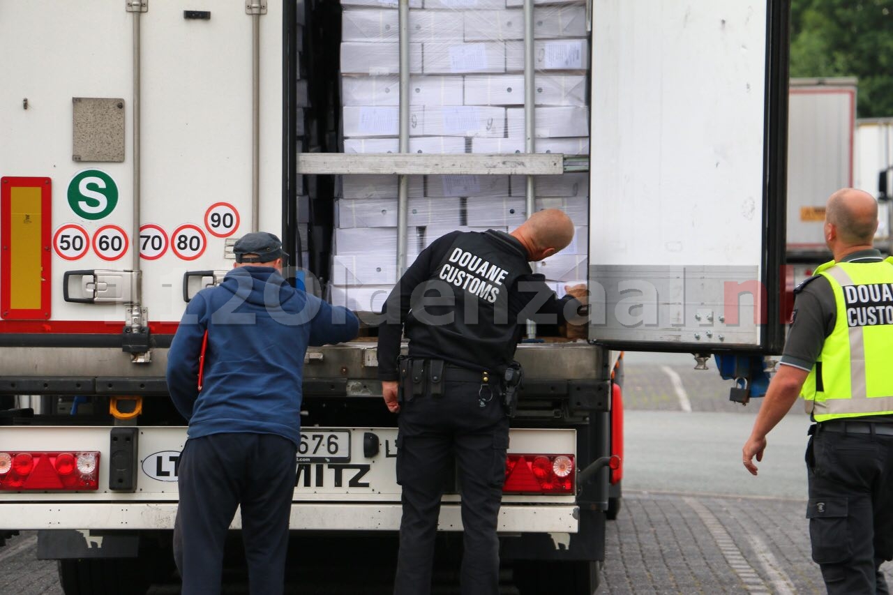 UPDATE: Meerdere personen aangehouden bij grenscontrole A1 De Lutte