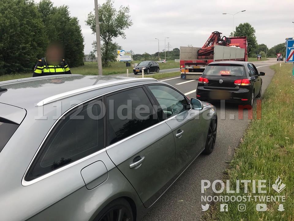 Automobilist rijdt door rood, geeft geen richting aan en belt niet handsfree