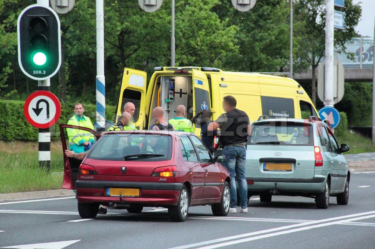 Aanrijding tussen twee auto’s op Enschedesestraat Oldenzaal