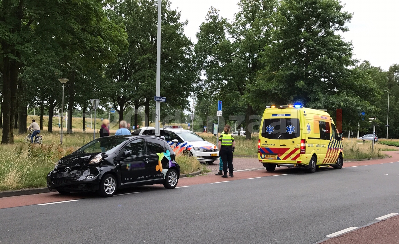 Kop-staart aanrijding op Vondellaan in Oldenzaal