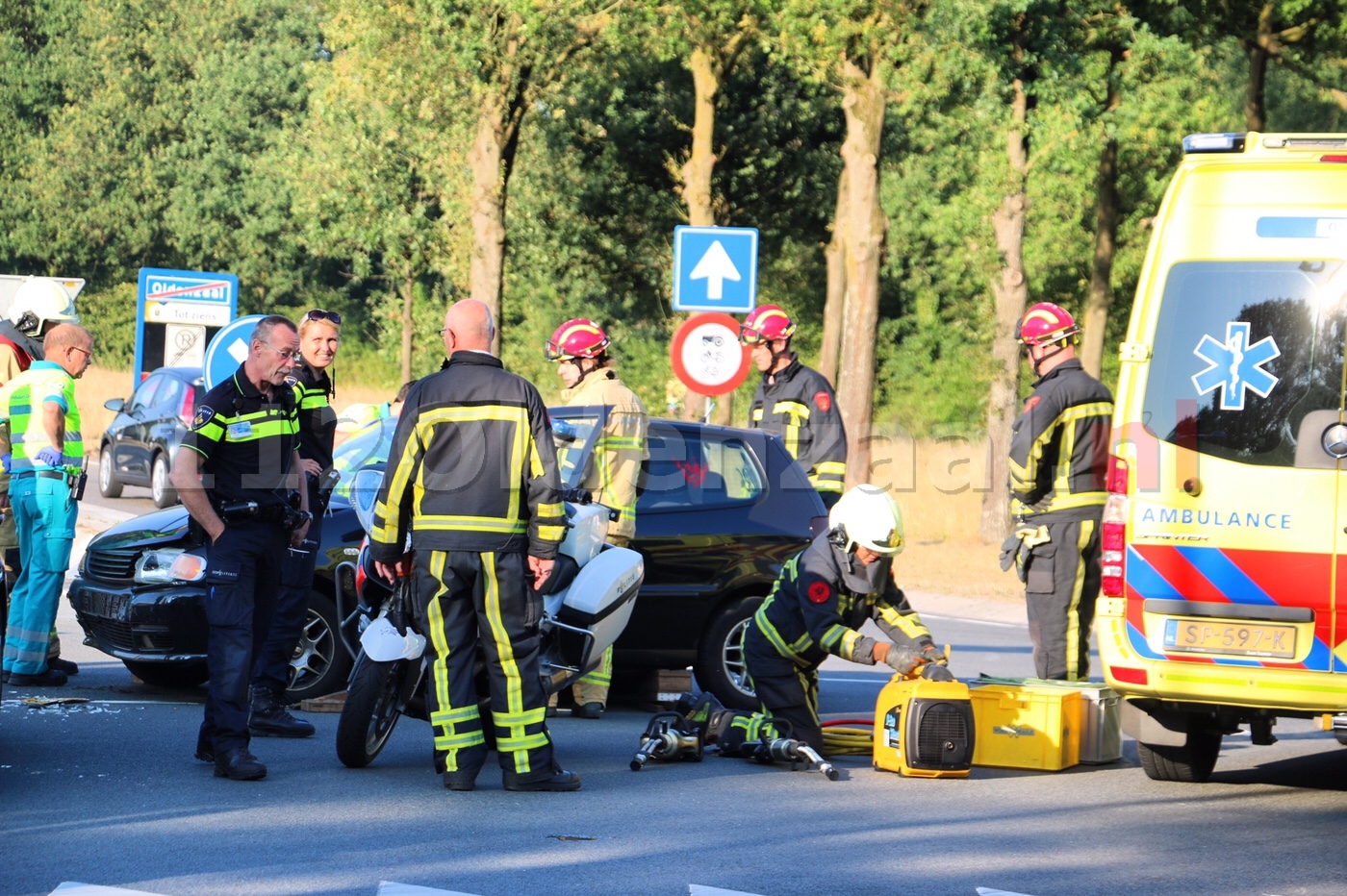 VIDEO: Vrouw gewond bij aanrijding Schipleidelaan Oldenzaal