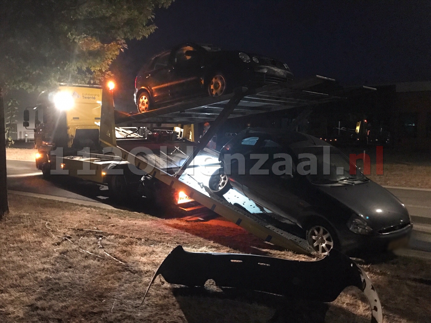 Twee auto’s afgesleept na aanrijding op industrieterrein in Oldenzaal