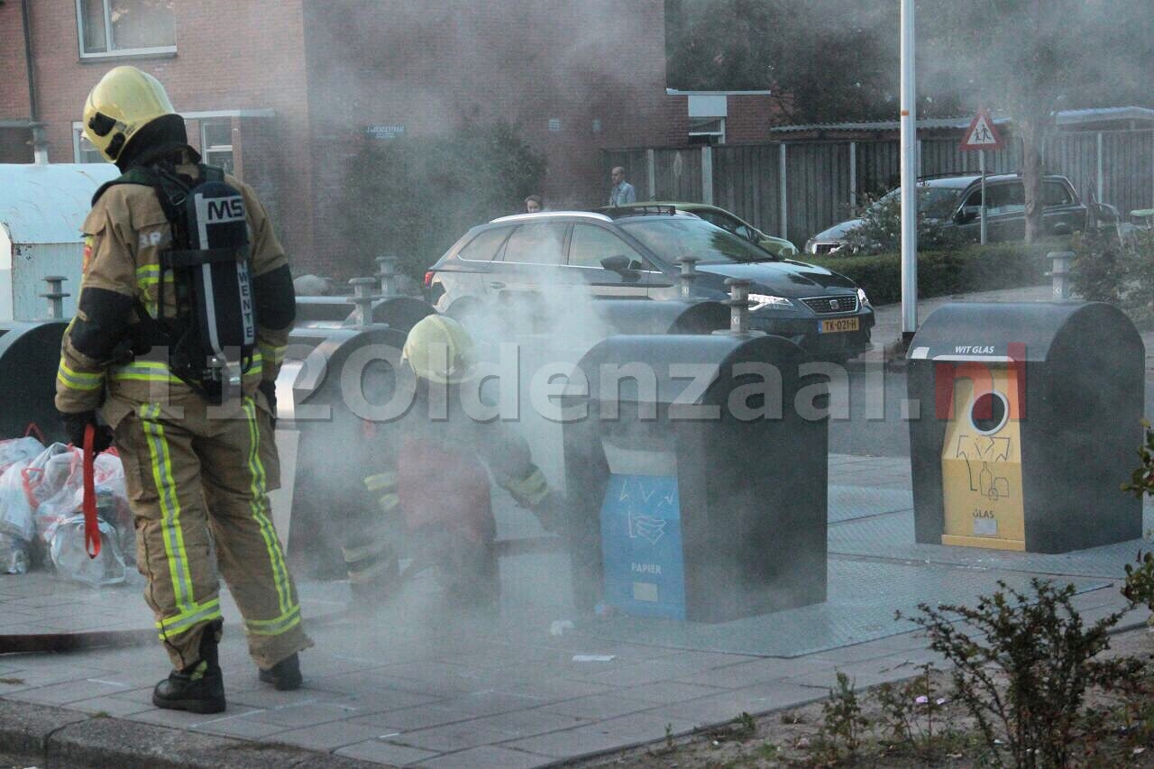 Brandweer rukt uit voor brand in papiercontainer