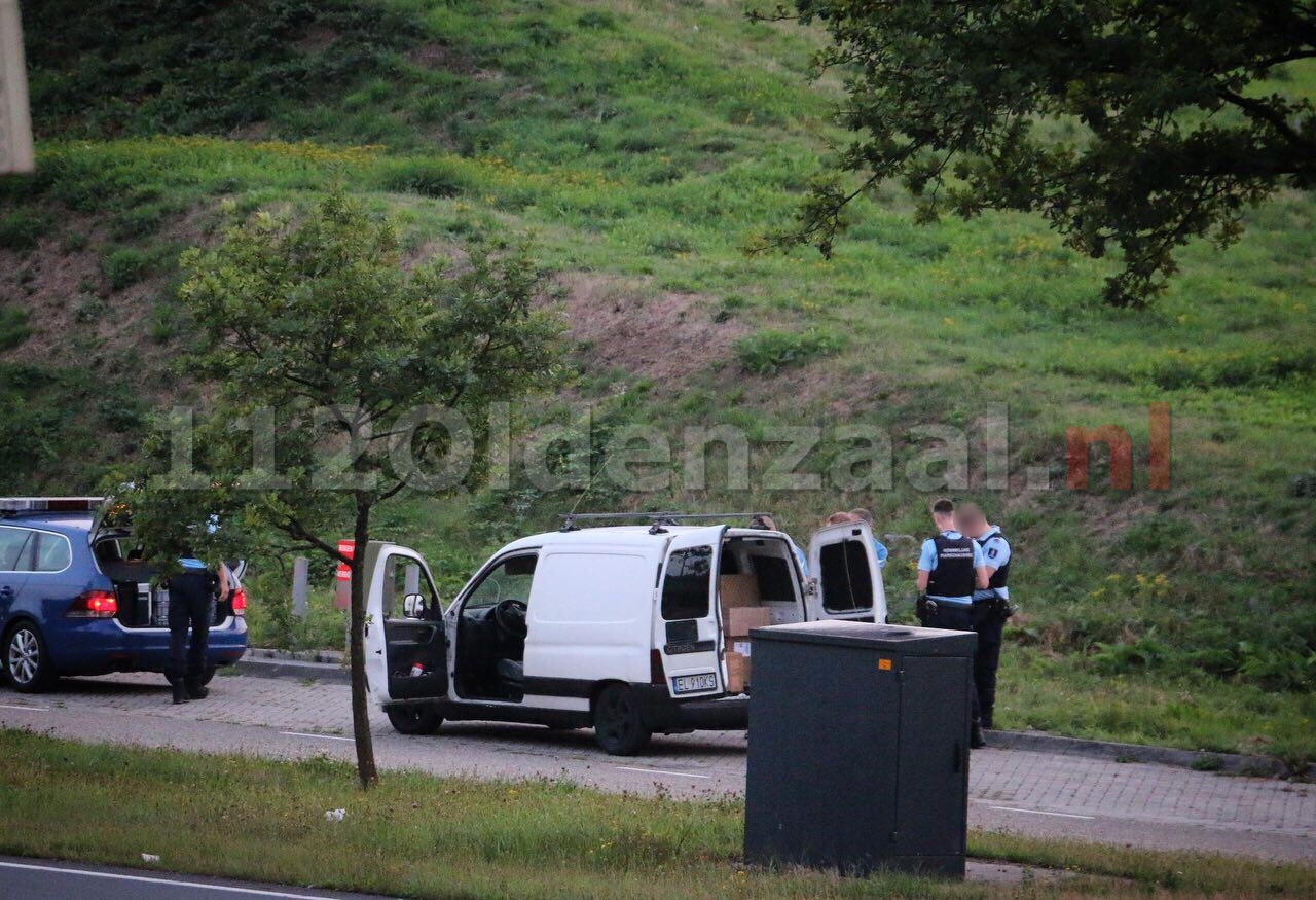 Koninklijke Marechaussee houdt personen aan in Oldenzaal