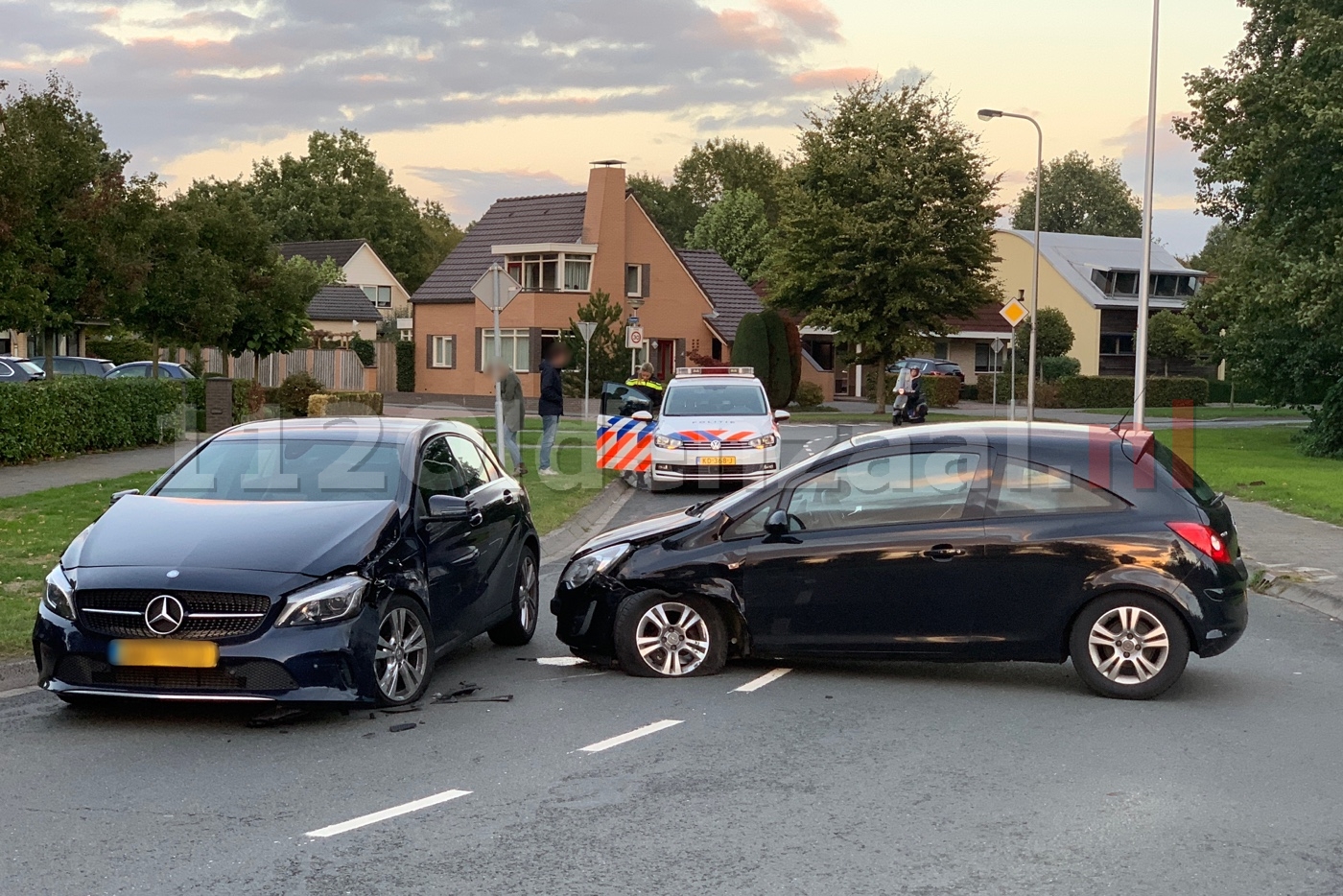 Aanrijding tussen twee auto’s op Griekenlandlaan in Oldenzaal