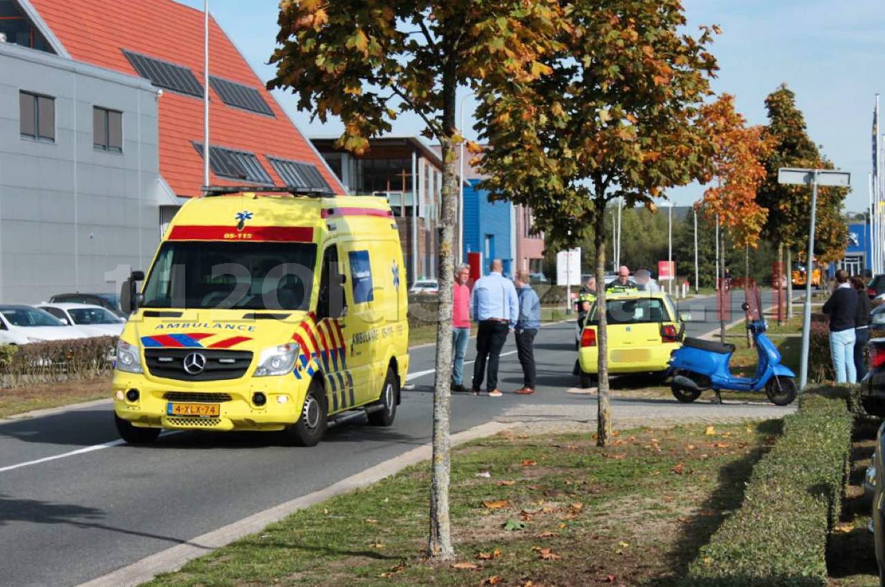 VIDEO: Scooterrijder raakt ernstig gewond na aanrijding met auto in Oldenzaal