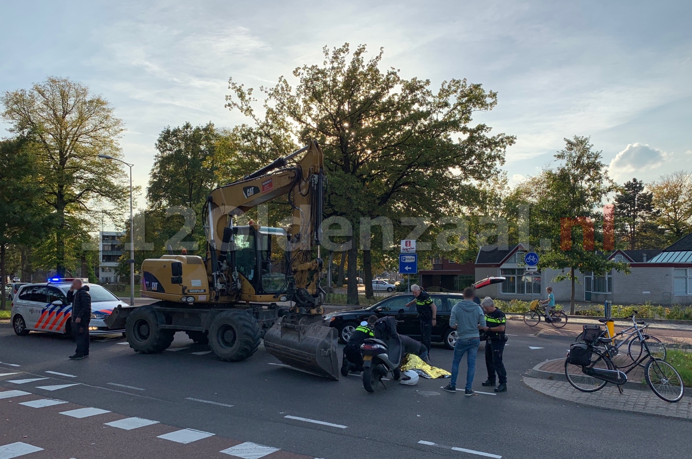 Fietsster gewond naar het ziekenhuis na aanrijding met scooter in Oldenzaal