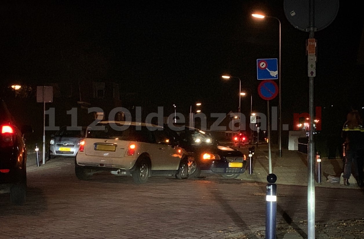 Schade bij aanrijding tussen twee auto’s in Oldenzaal
