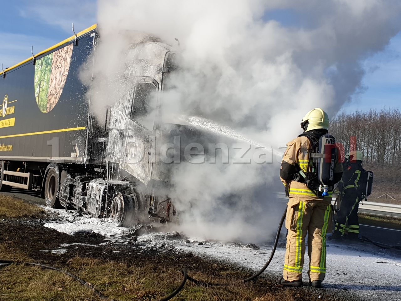 UPDATE (foto): Vrachtwagen in brand A1 Oldenzaal