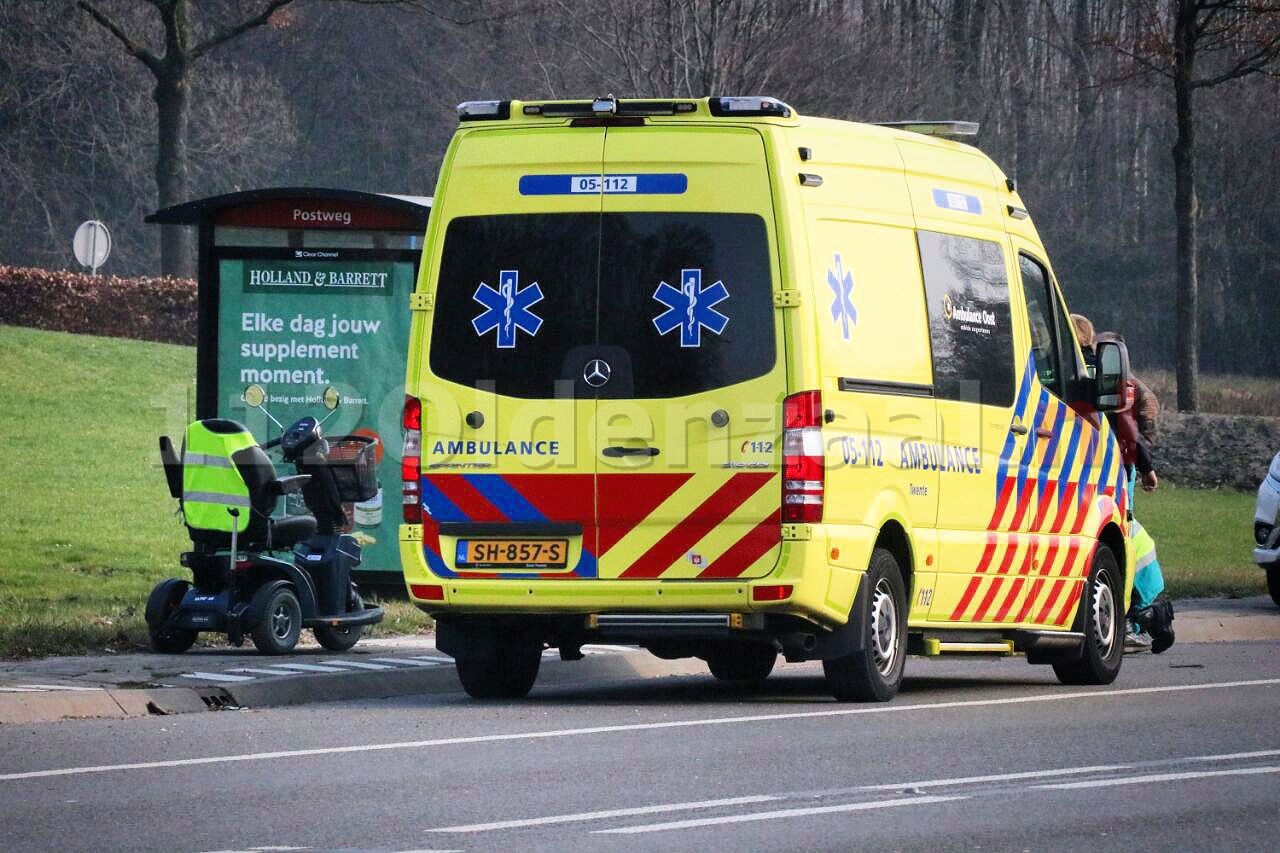 Vrouw gewond na val uit scootmobiel