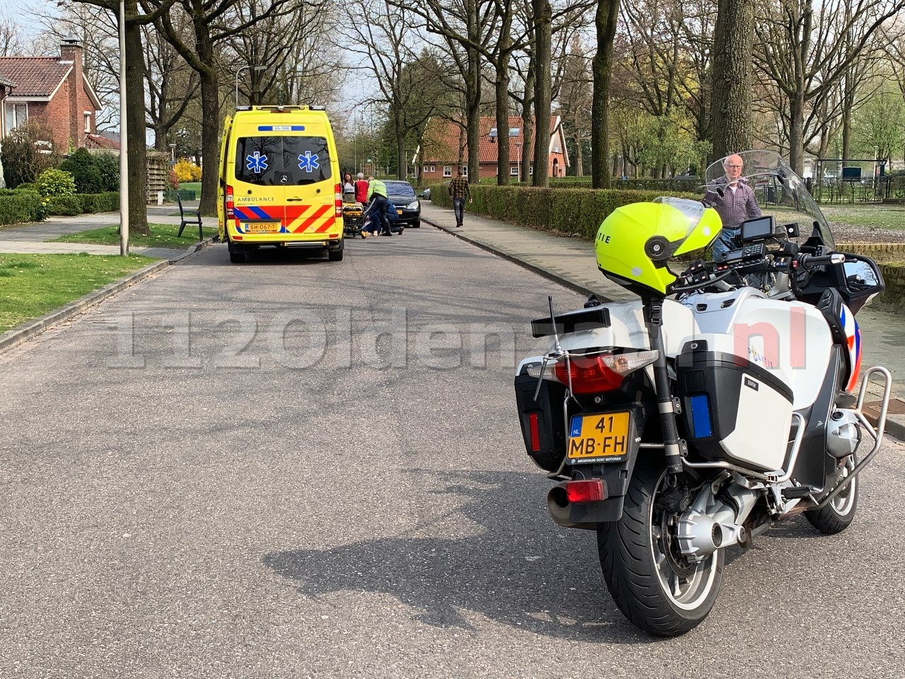 Fietsster in Oldenzaal gewond naar het ziekenhuis na val