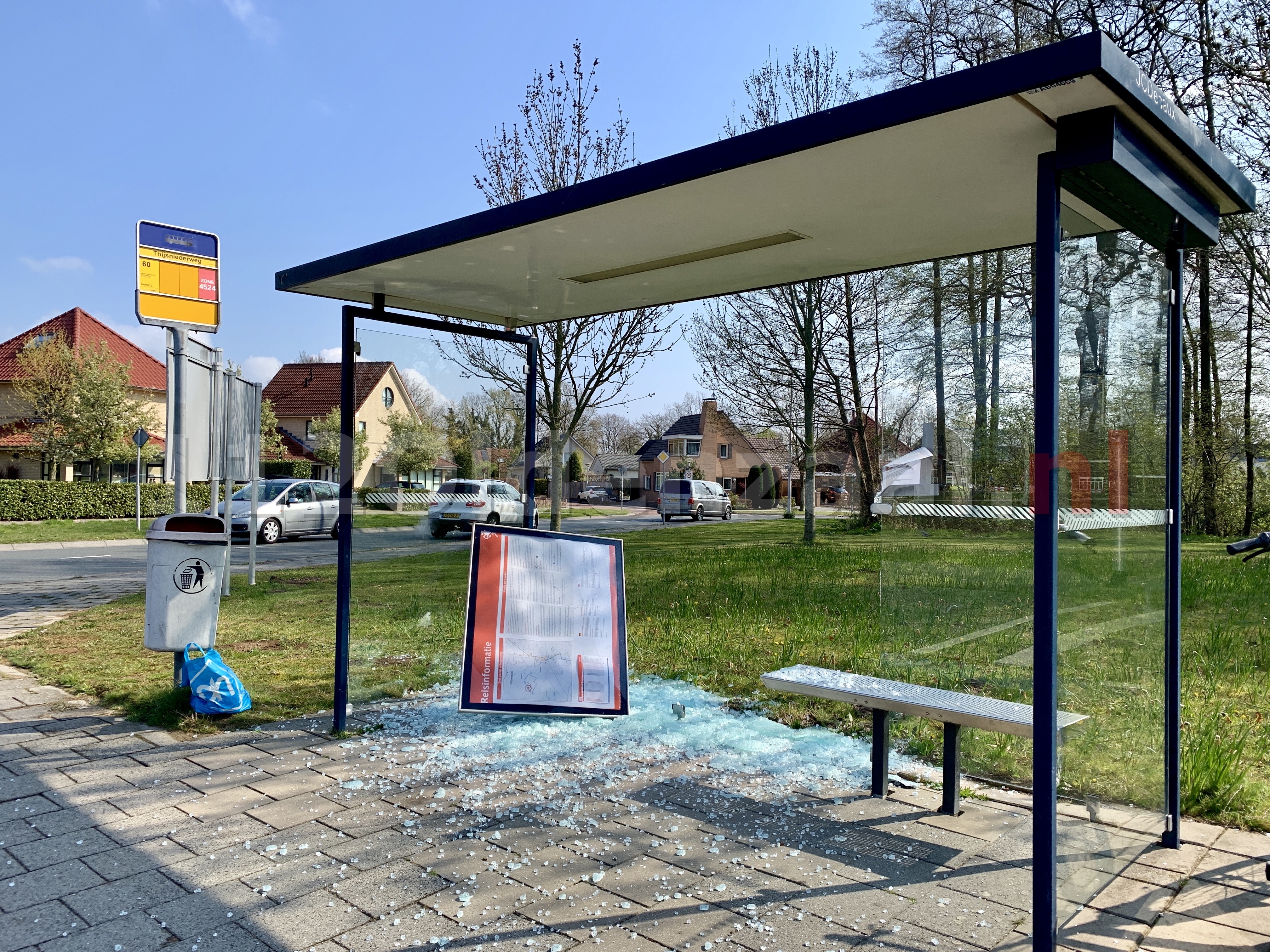 Opnieuw vernieling bushokje Thijsniederweg Oldenzaal