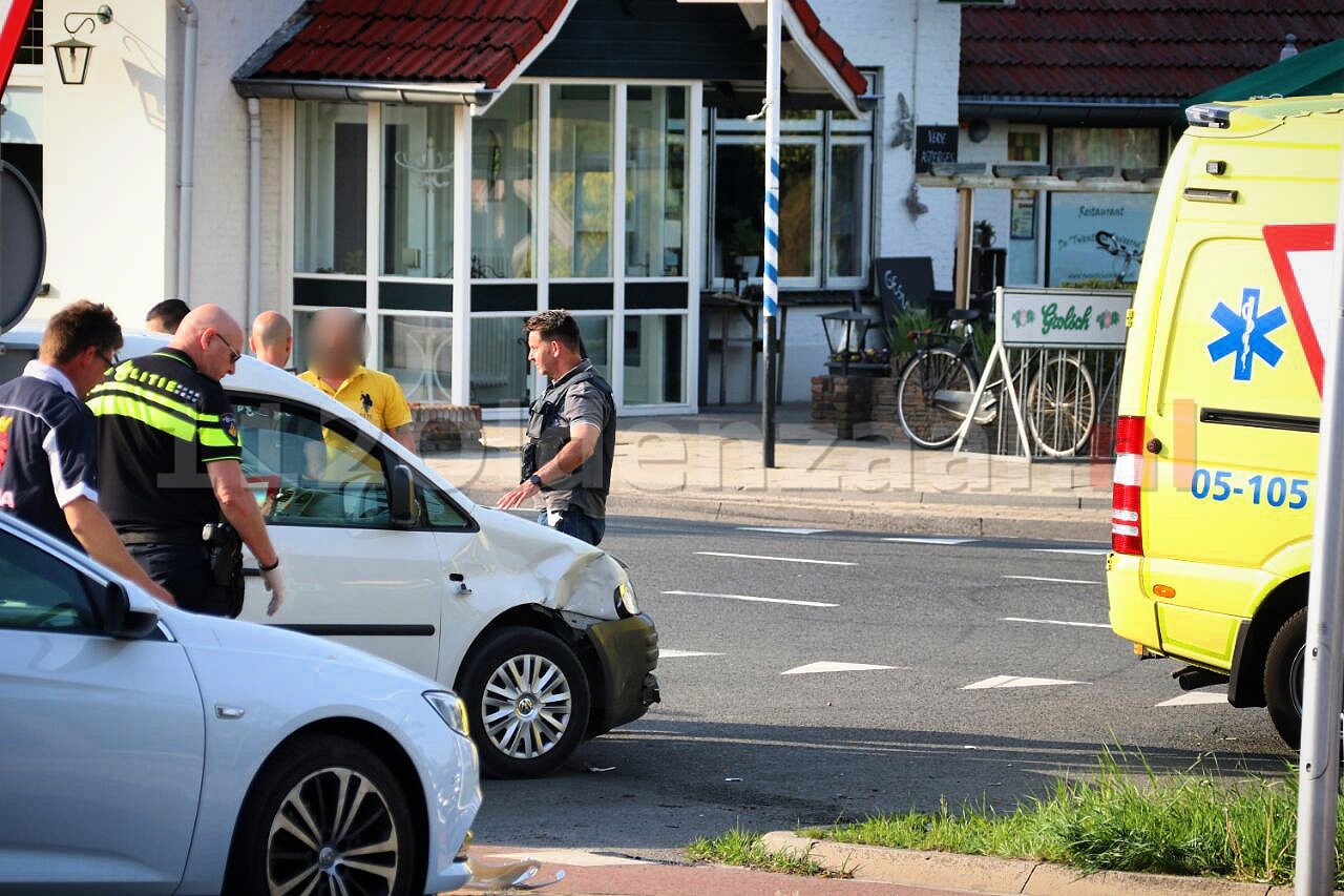 Scooterrijder gewond naar het ziekenhuis na aanrijding in De Lutte