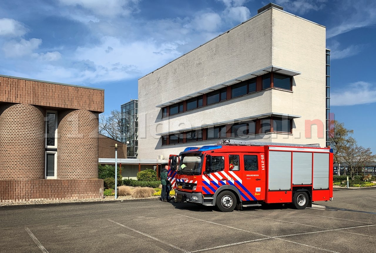 Brandweer rukt uit voor brandje bij bedrijf in Oldenzaal