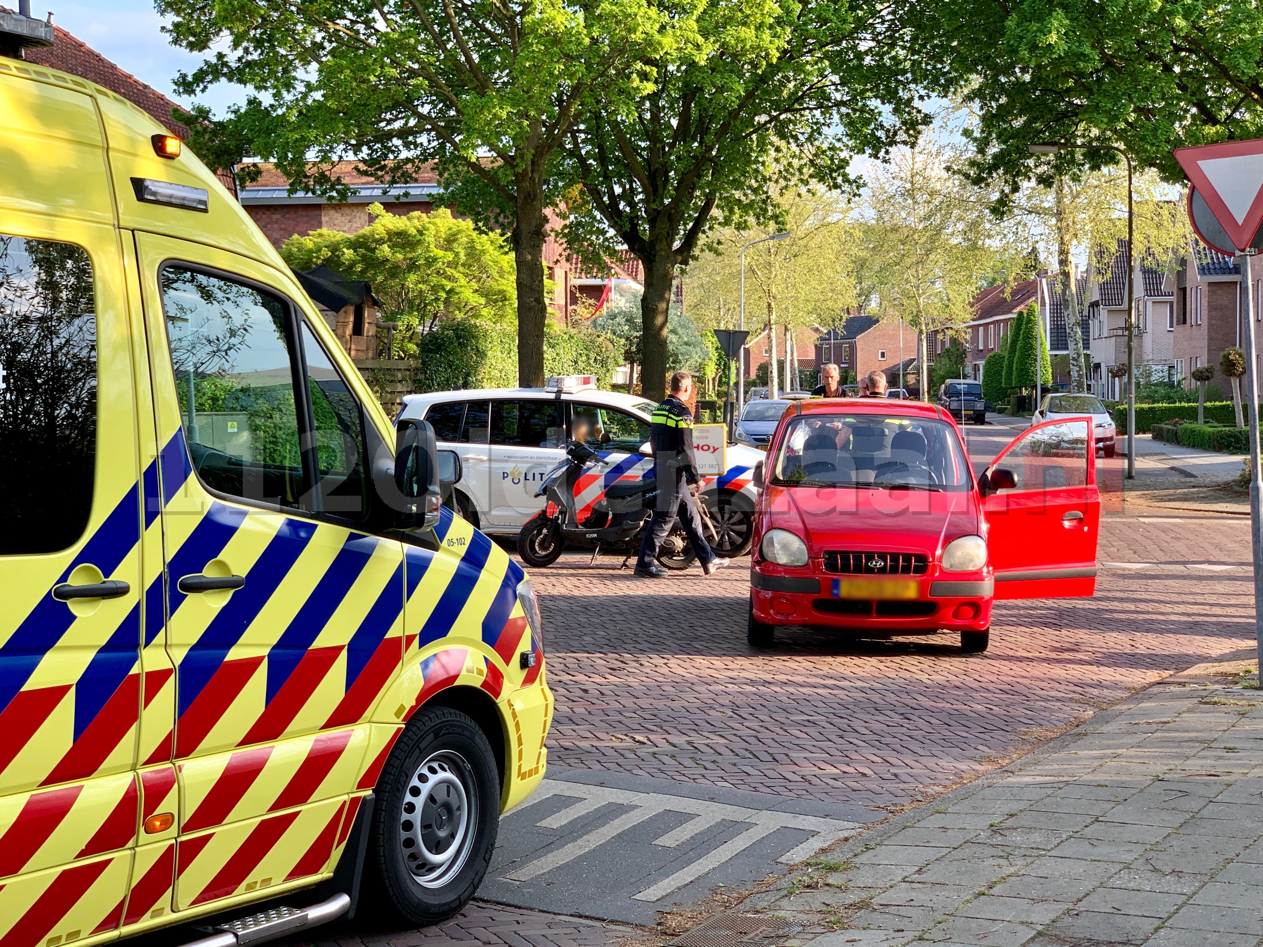 Maaltijdbezorger gewond na aanrijding in Oldenzaal