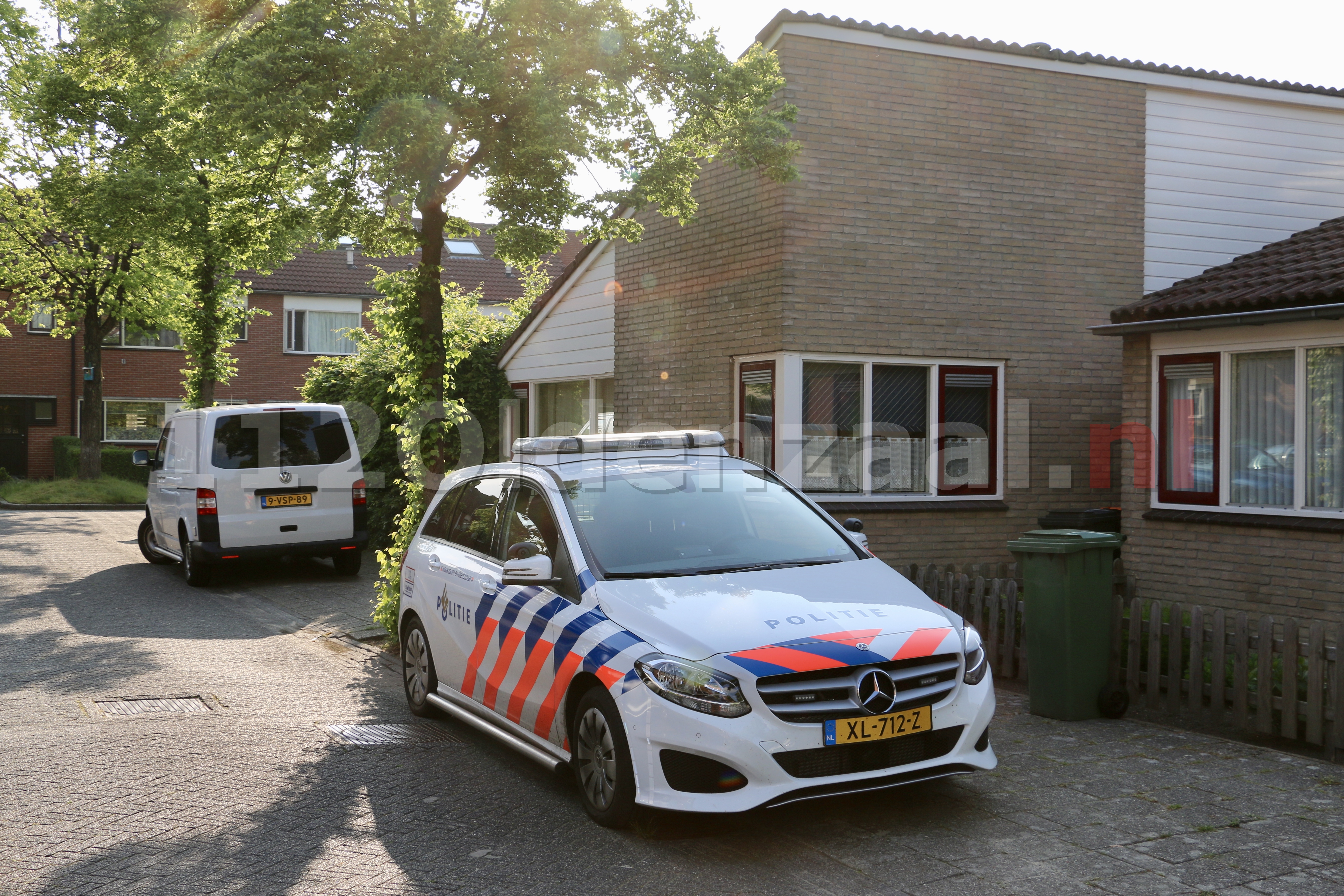 Video: Politie doet onderzoek in woning Oldenzaal na aantreffen overleden persoon