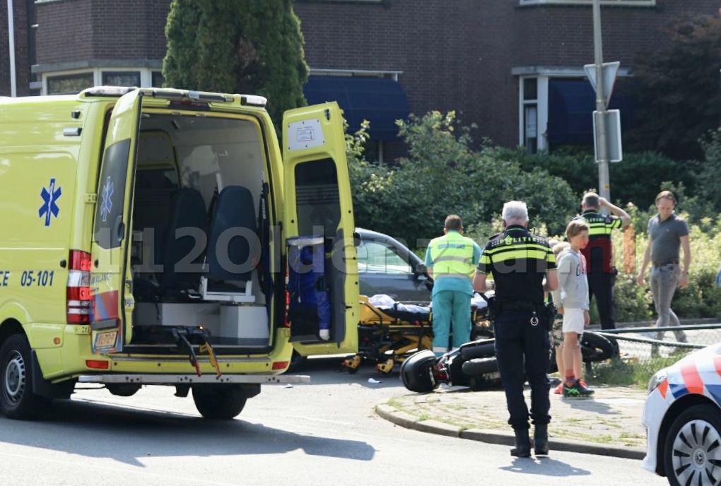 Foto’s: Gewonde bij aanrijding Bentheimerstraat Oldenzaal