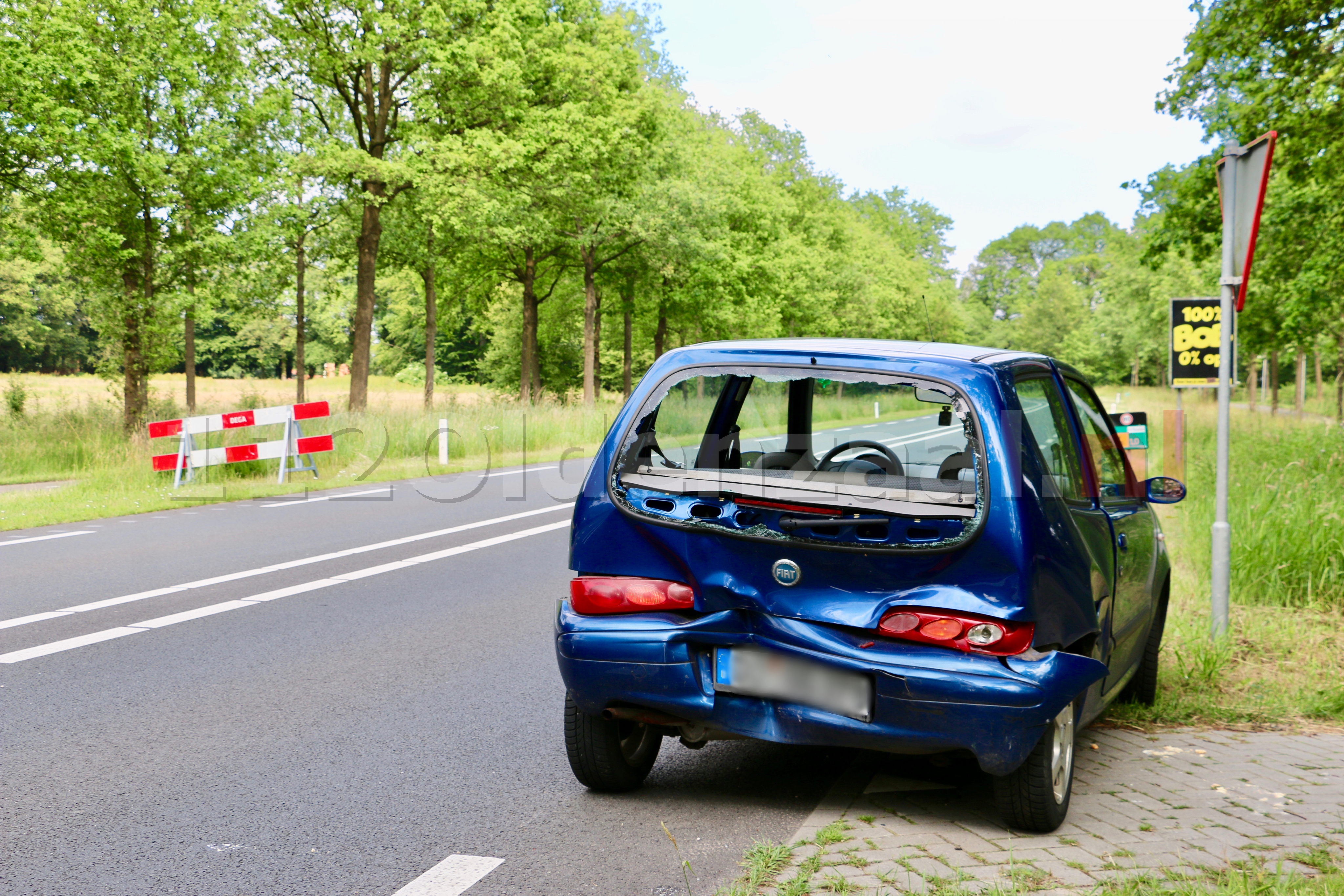 Kop-staartbotsing tussen twee auto ‘s op Bentheimerstraat