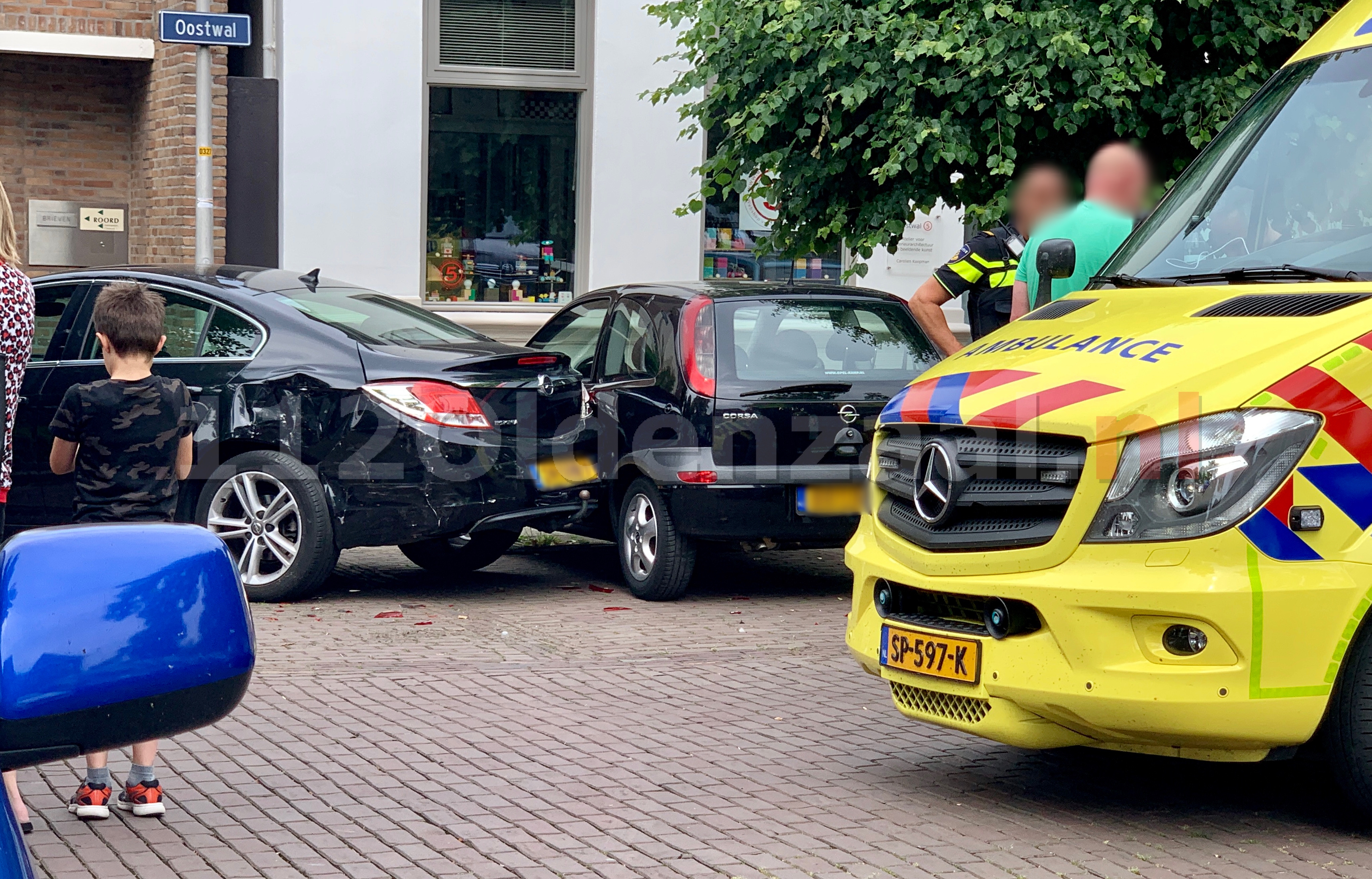 Drie auto’s afgesleept na ongeval op parkeerplaats in Oldenzaal
