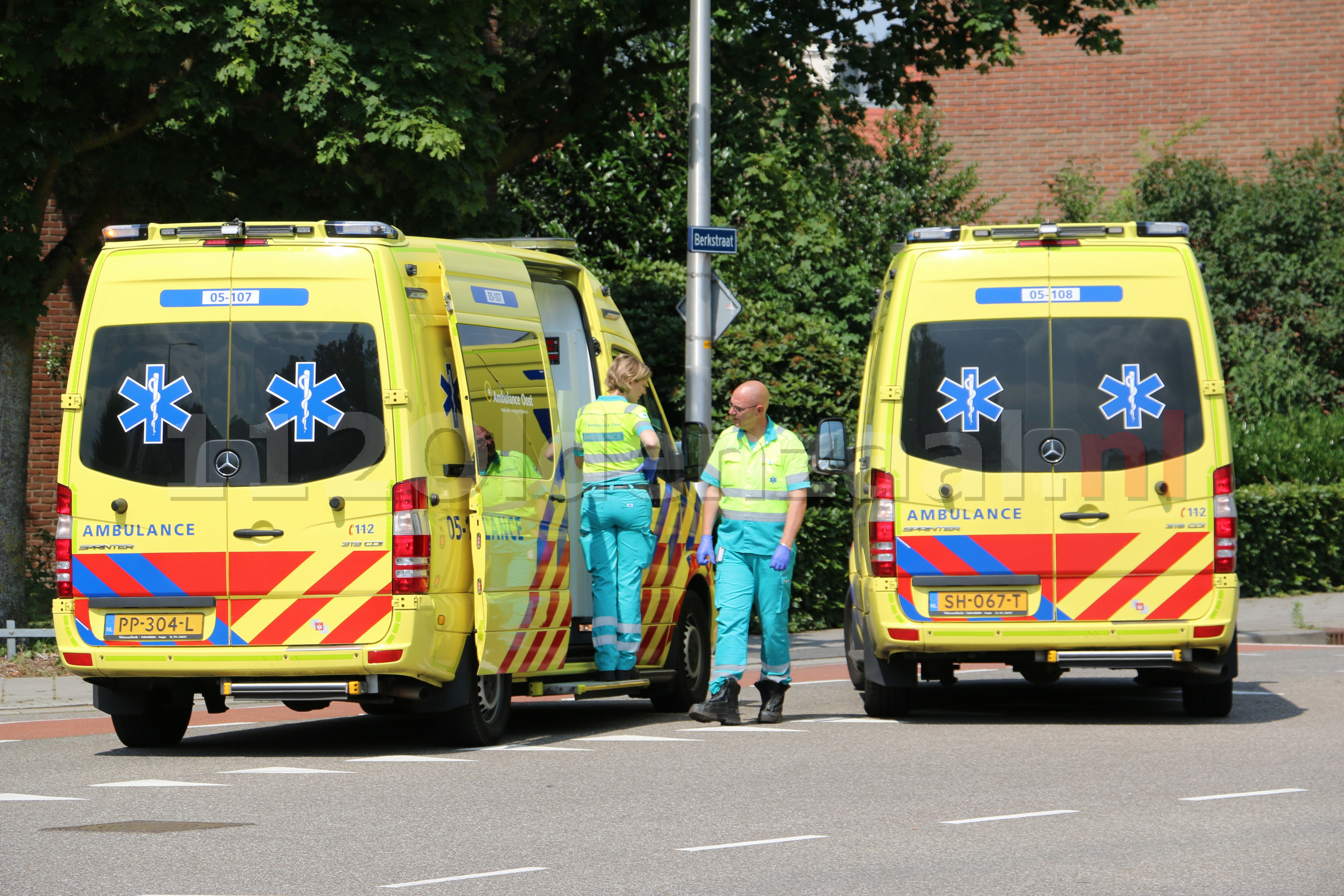 Een persoon gewond naar ziekenhuis na ongeval in Oldenzaal; drie voertuigen afgesleept