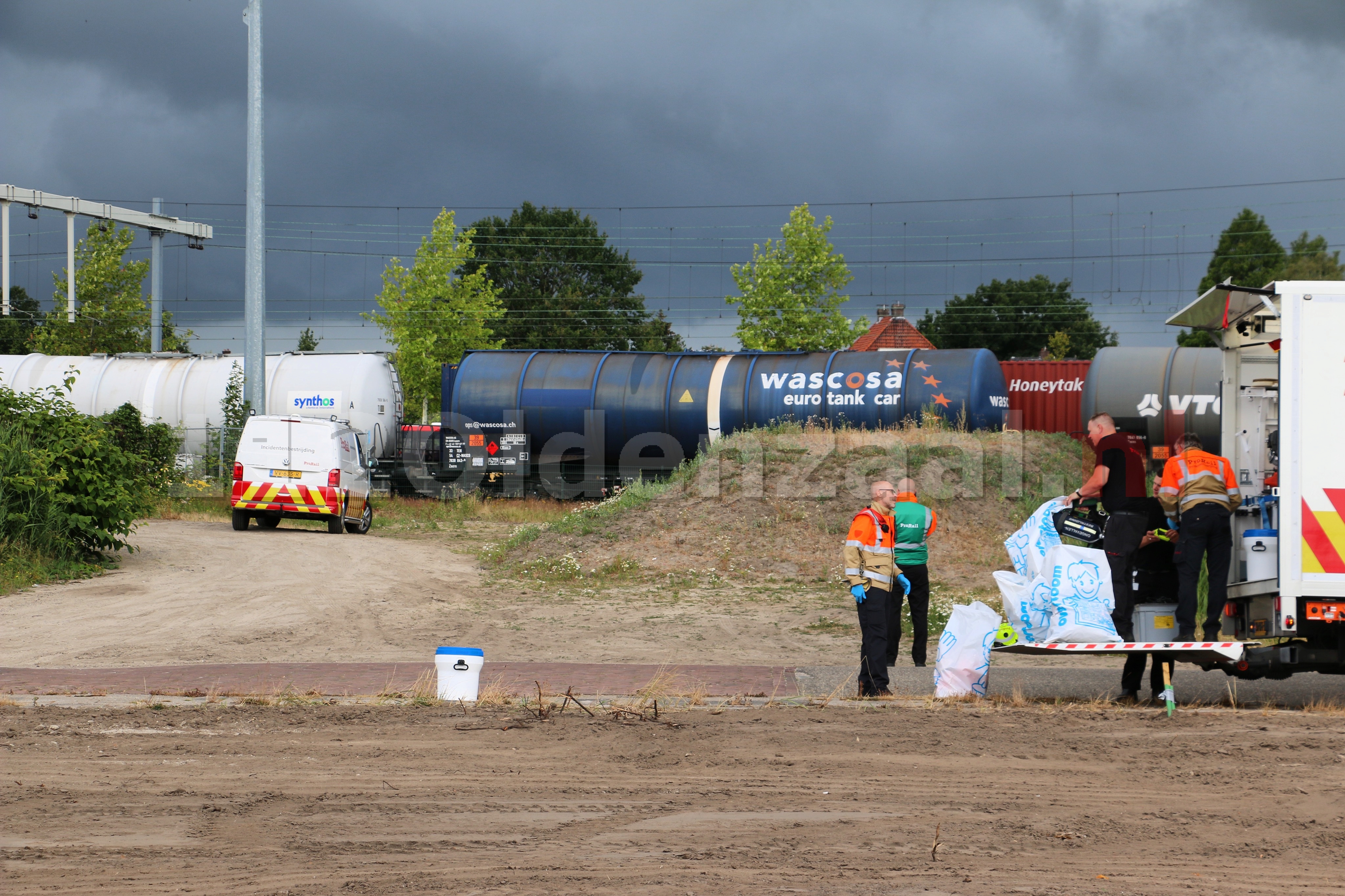 UPDATE (foto en video): Lekkende wagon moest leeg zijn maar was beladen met gevaarlijke stof