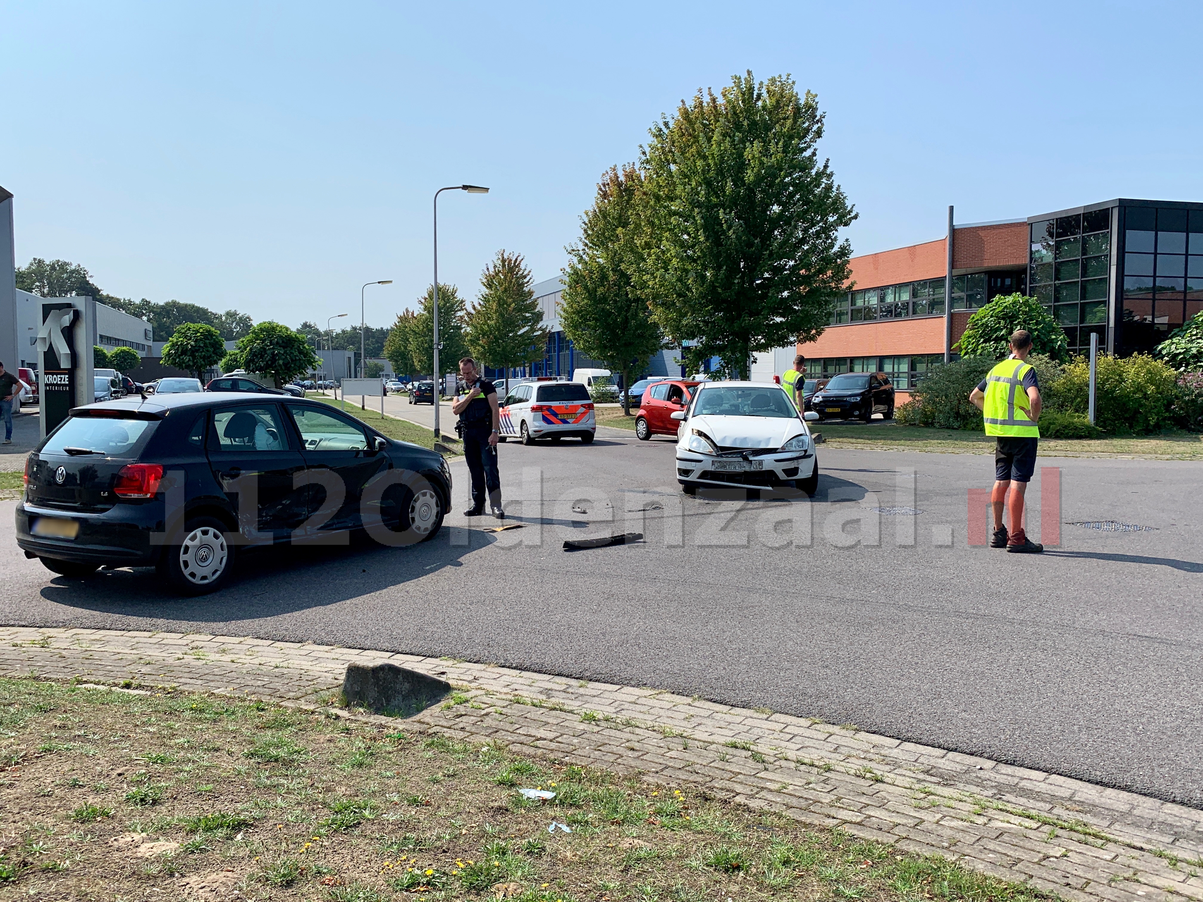 Twee personen gewond bij aanrijding op industrieterrein in Oldenzaal