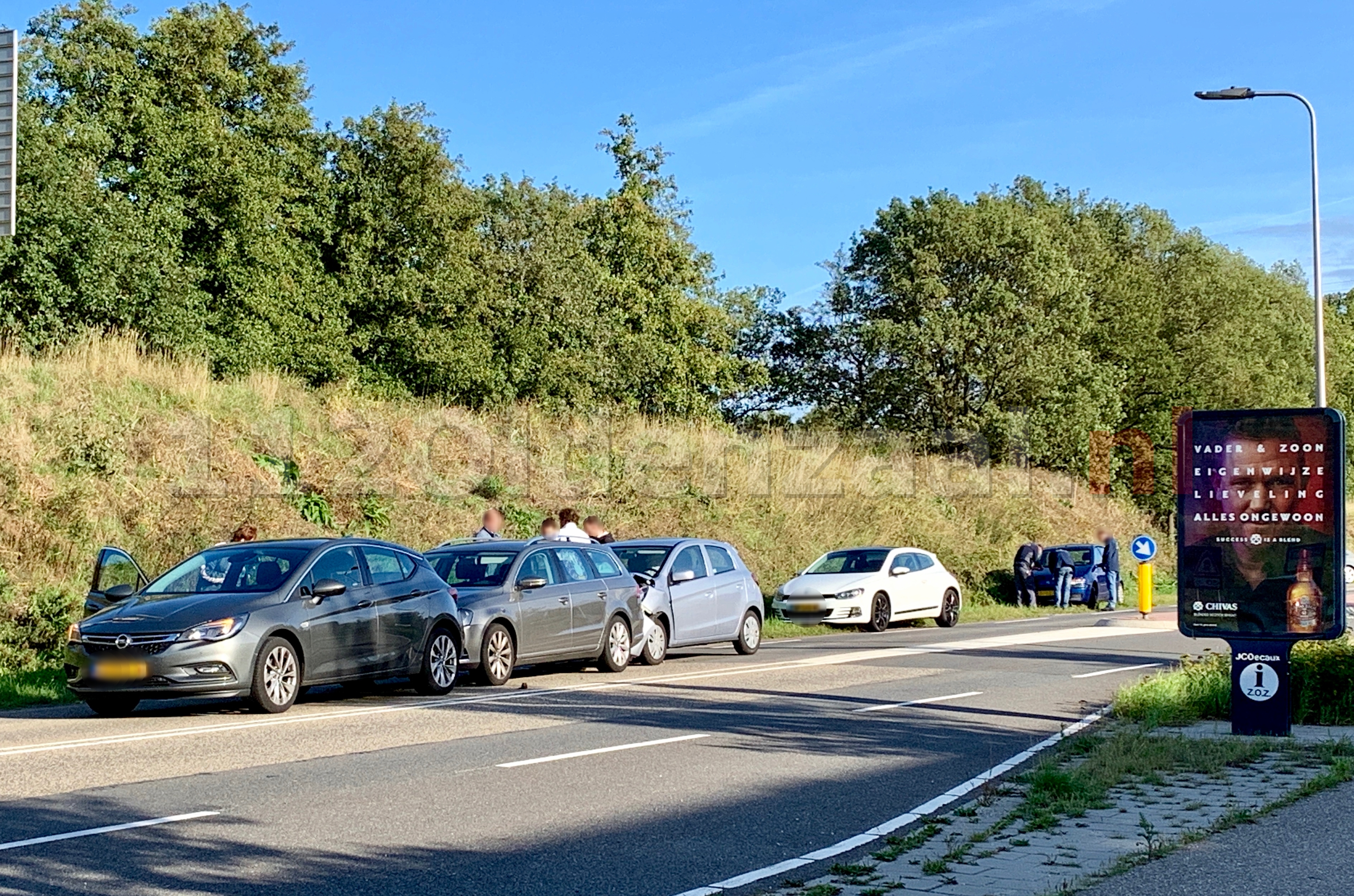 Meerdere voertuigen betrokken  bij kop-staartbotsing in Oldenzaal