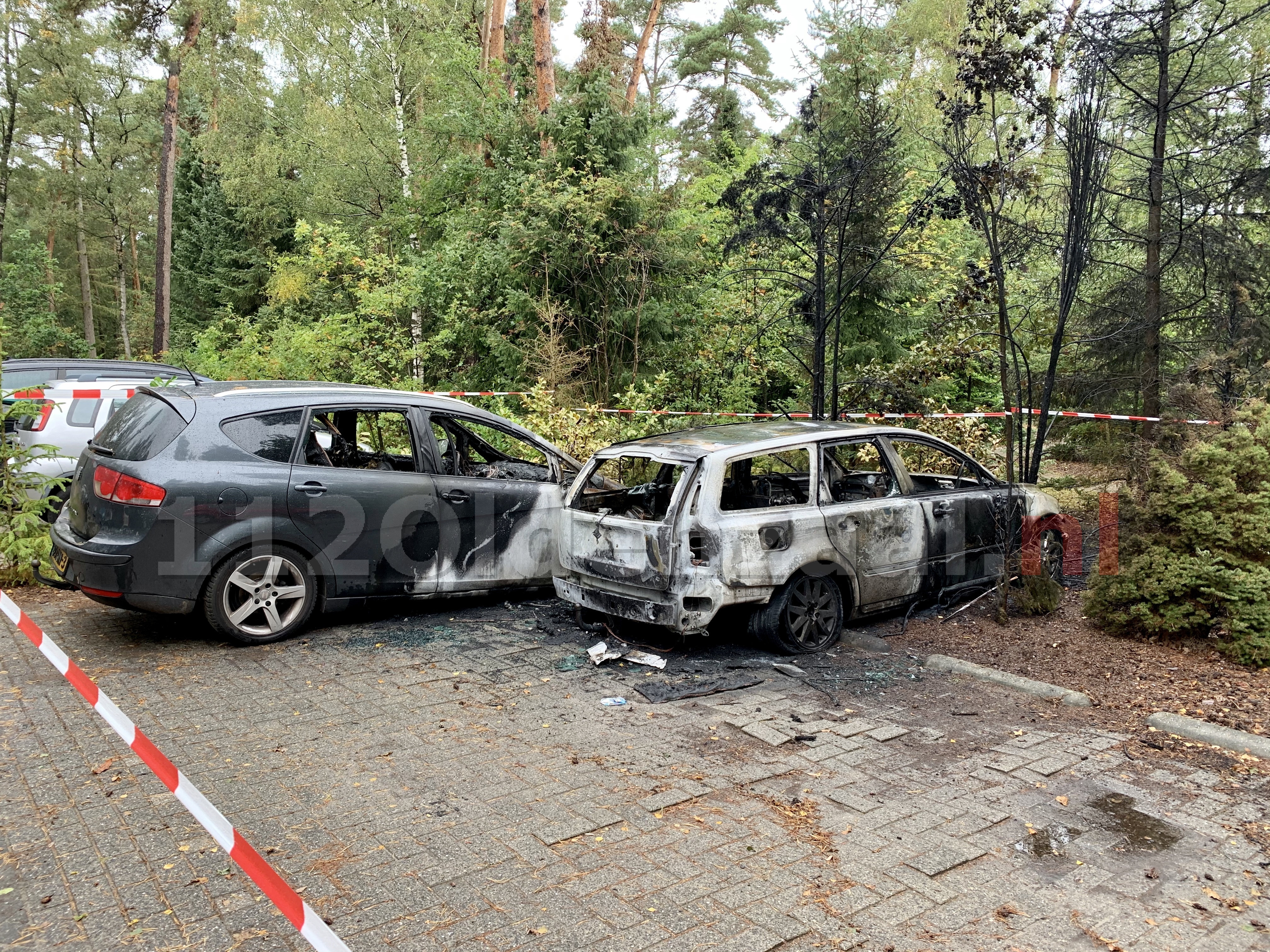 UPDATE (video): Twee auto’s verwoest na brand op parkeerplaats Eureka