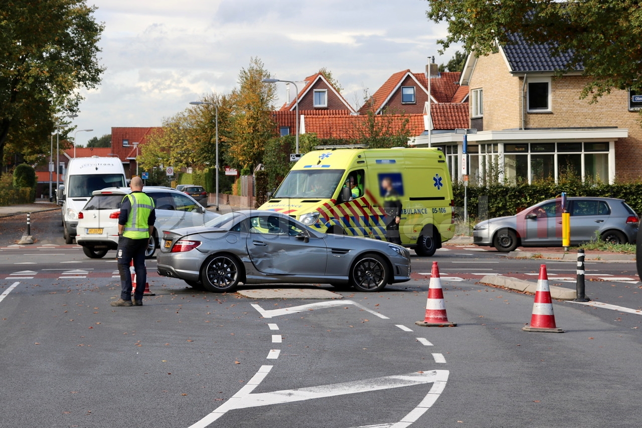 Gewonde bij aanrijding tussen auto en vrachtwagen in Oldenzaal