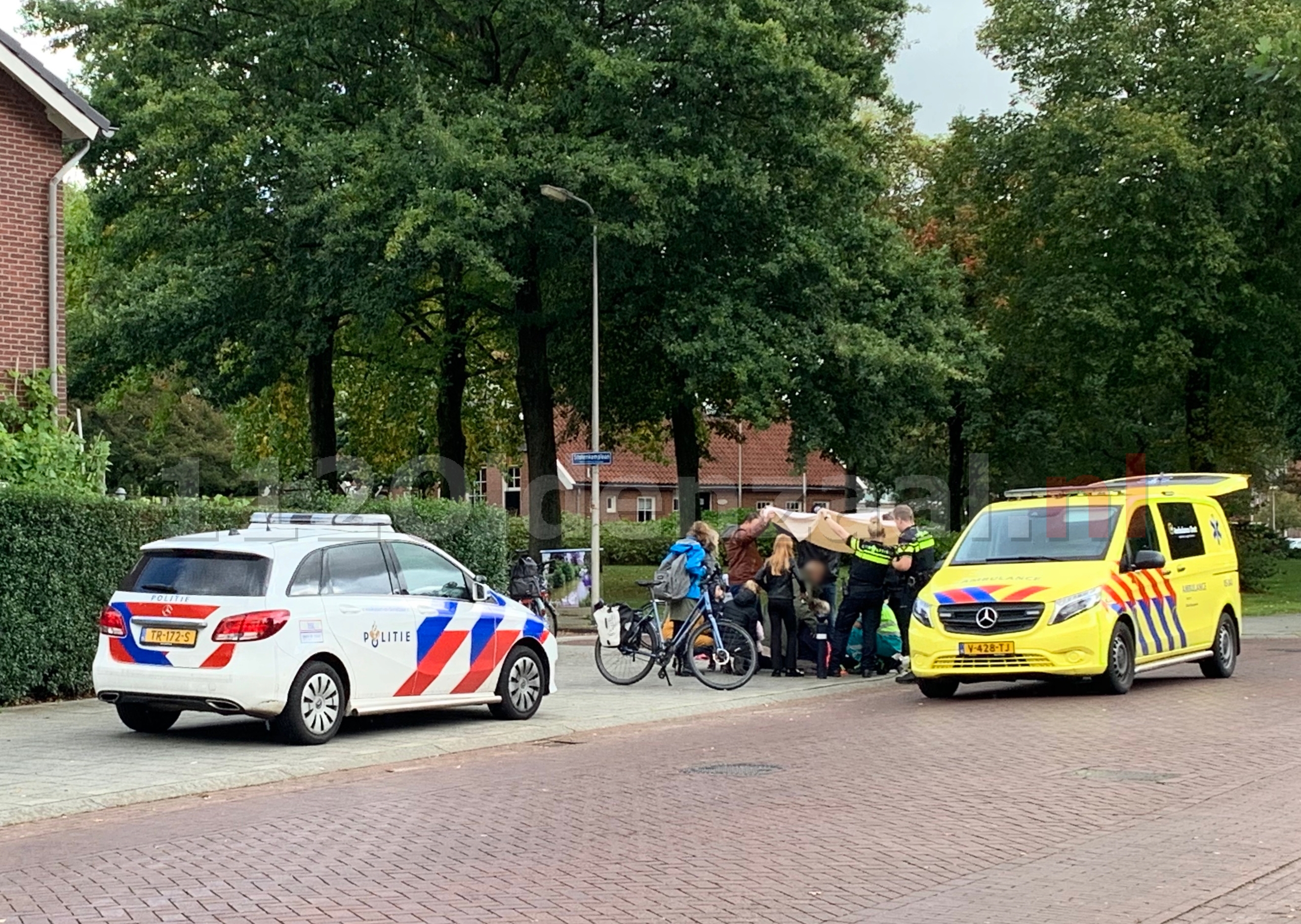 Fietsster gewond naar het ziekenhuis na val in Oldenzaal