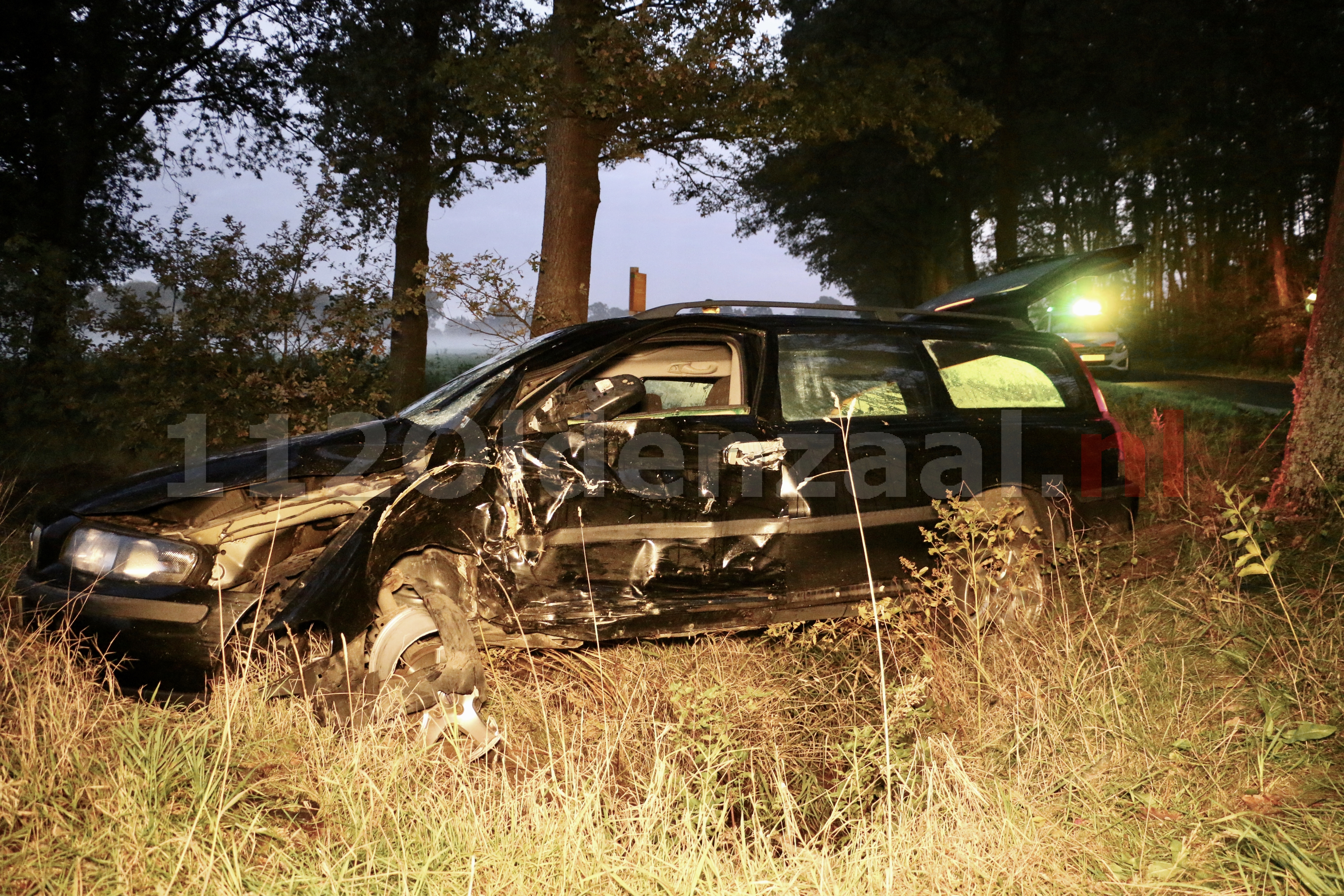 Automobilist gewond naar het ziekenhuis na ongeval in Reutum