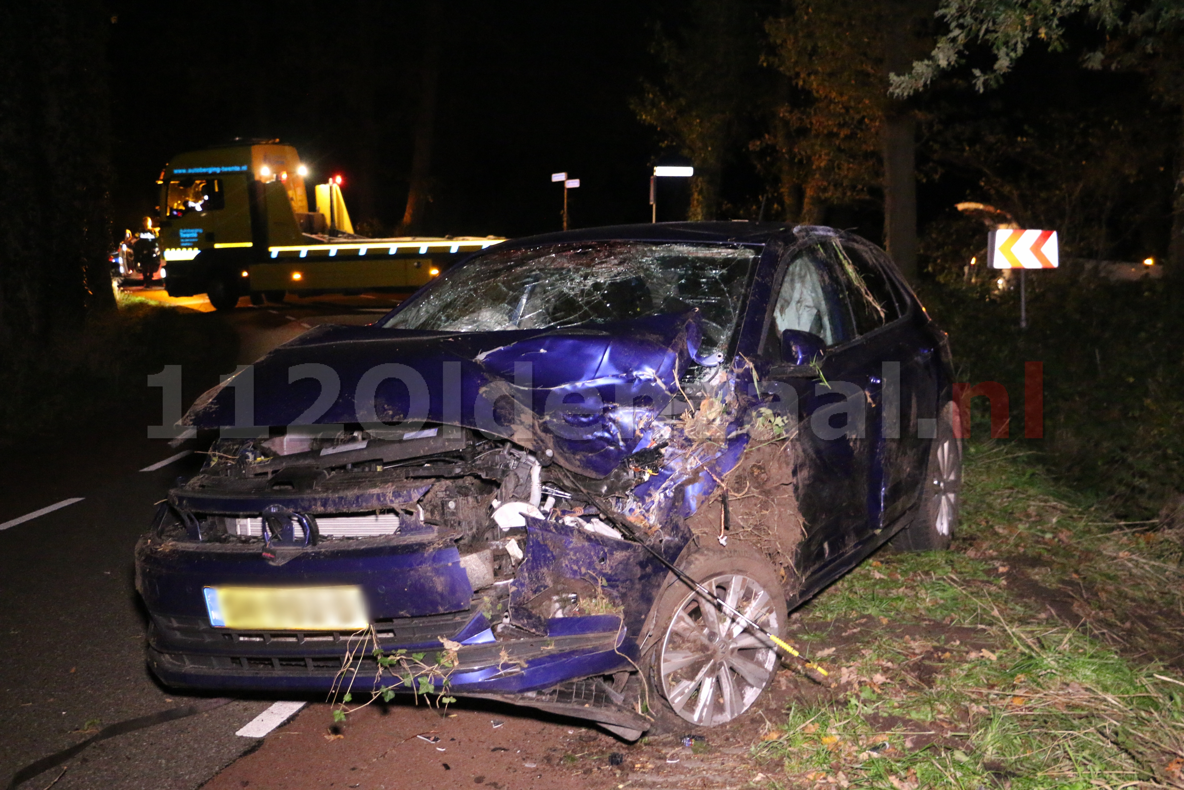 UPDATE (foto en video): Twee personen gewond bij ernstig ongeval tussen De Lutte en Losser