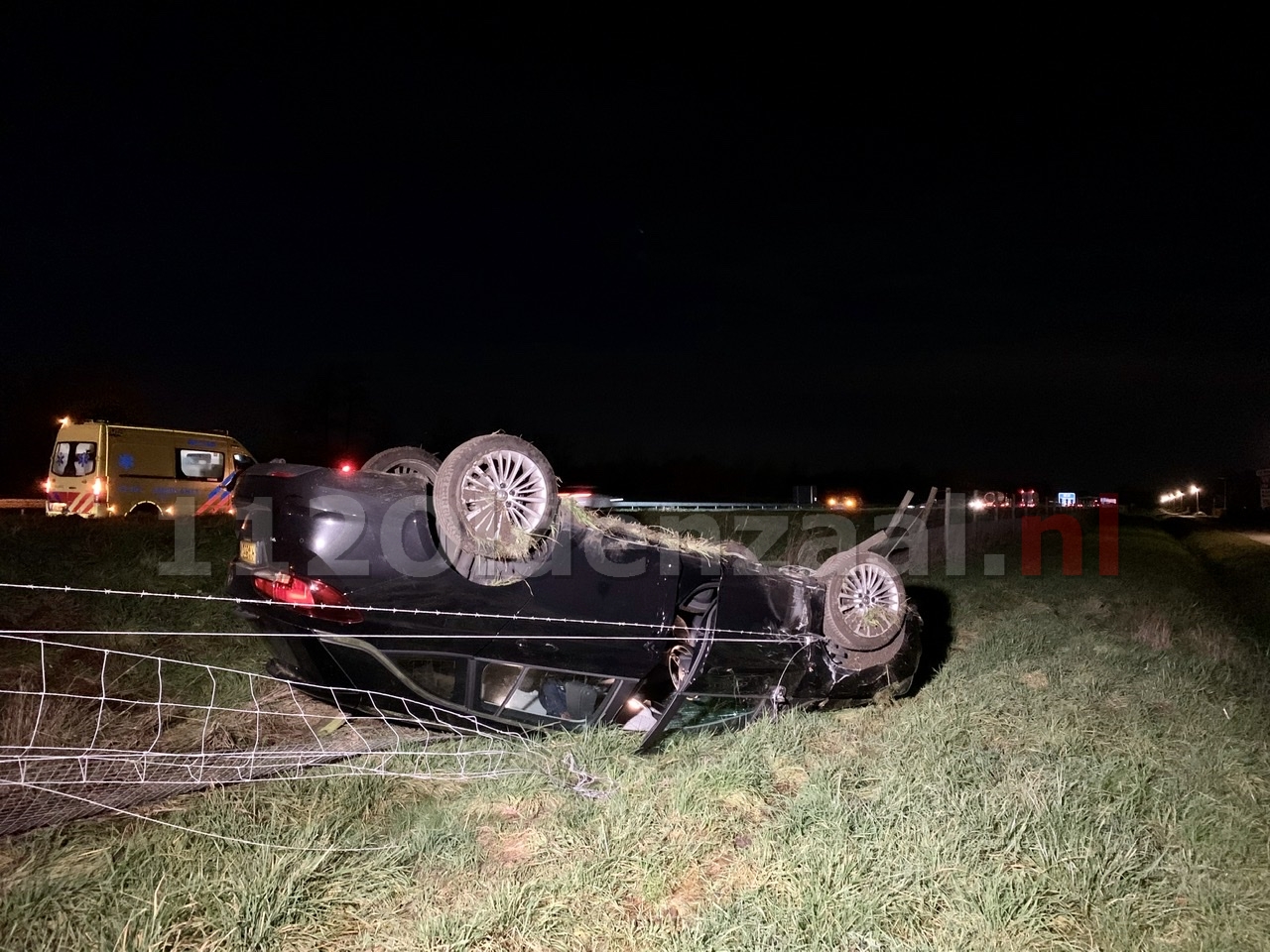 Auto op de kop op A1 bij Oldenzaal