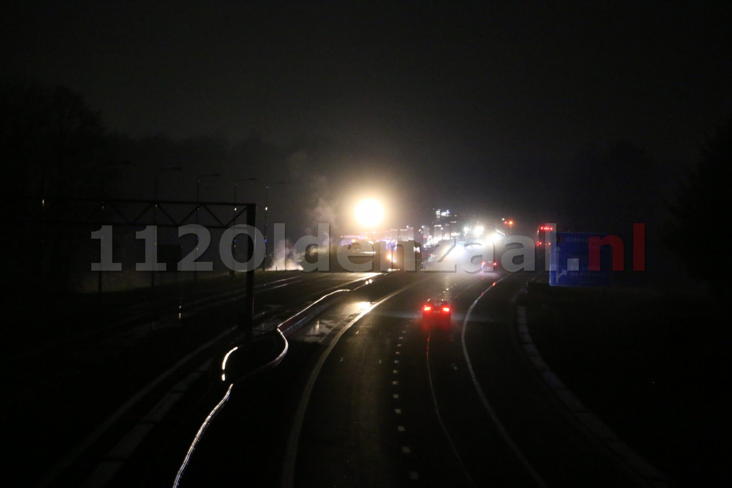 Ongeval met tankwagen op A1 bij De Lutte, snelweg volledig dicht