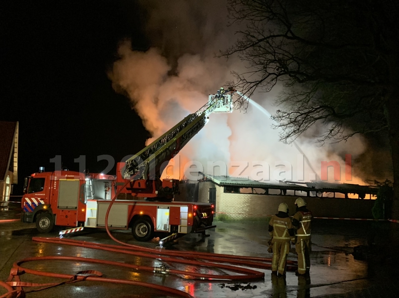 UPDATE + VIDEO: Schuur in Losser volledig uitgebrand