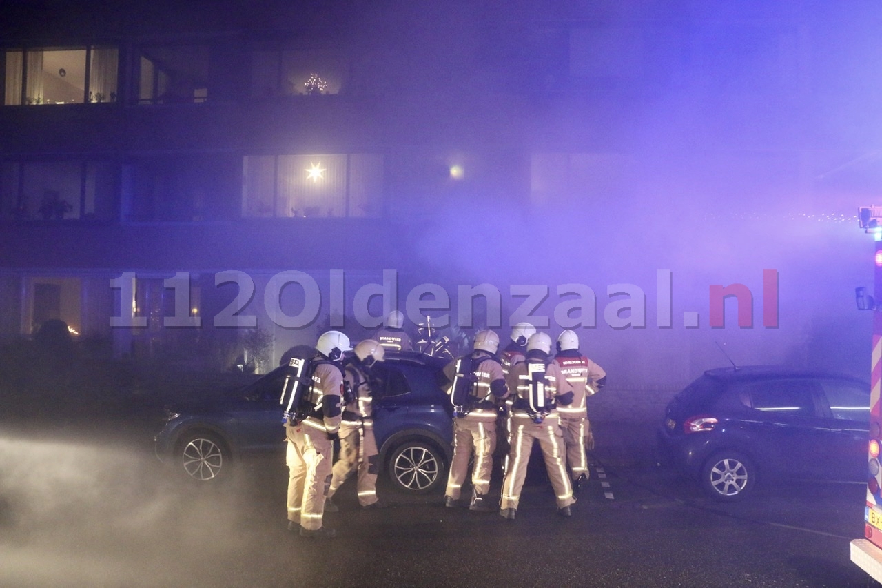 VIDEO: Gasfles vat vlam; woningen in Oldenzaal lopen flinke schade op