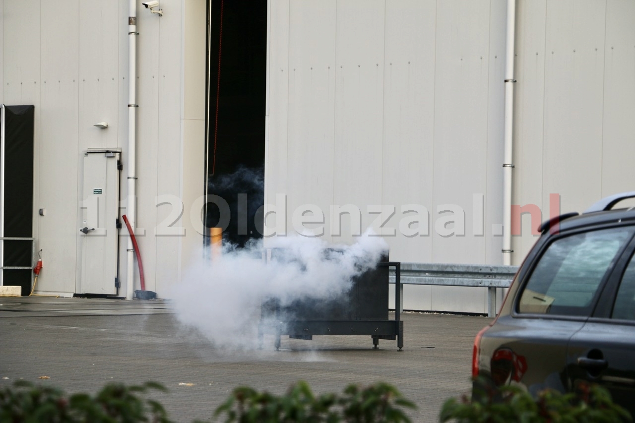 VIDEO: Heftruck vat vlam bij bedrijf in Oldenzaal